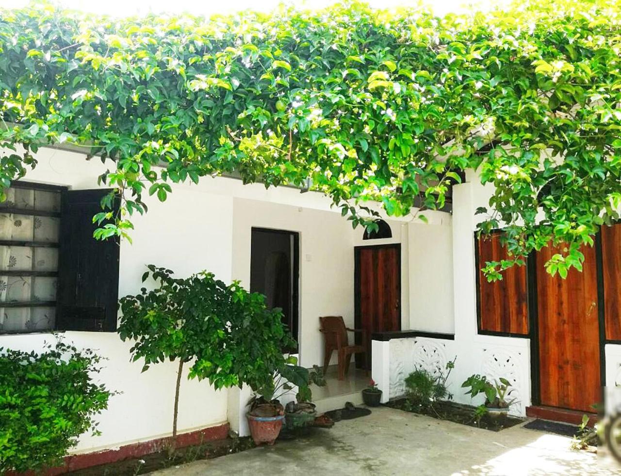 20 House Arugam