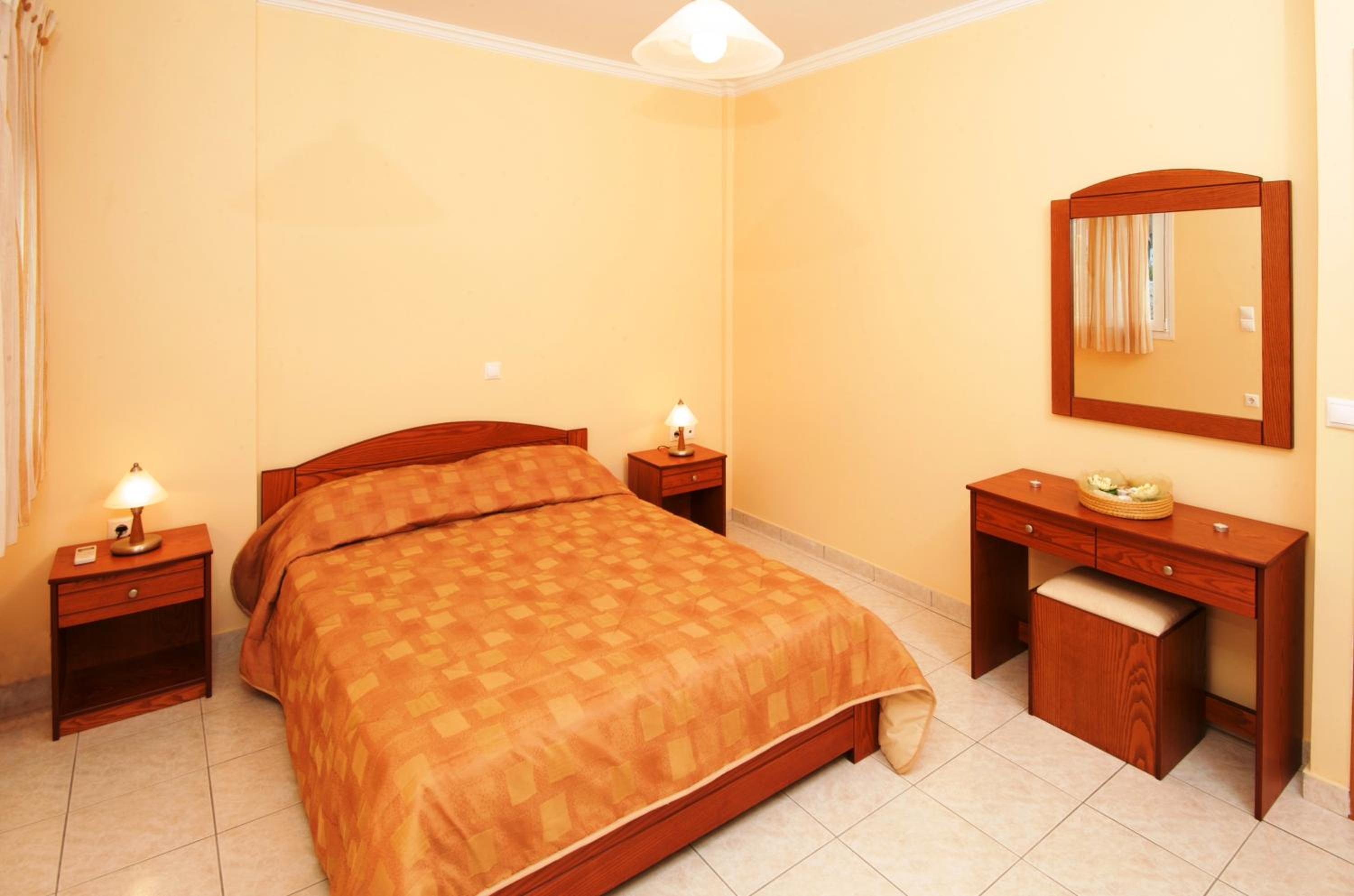 Mari-Christi Apartments photo 2