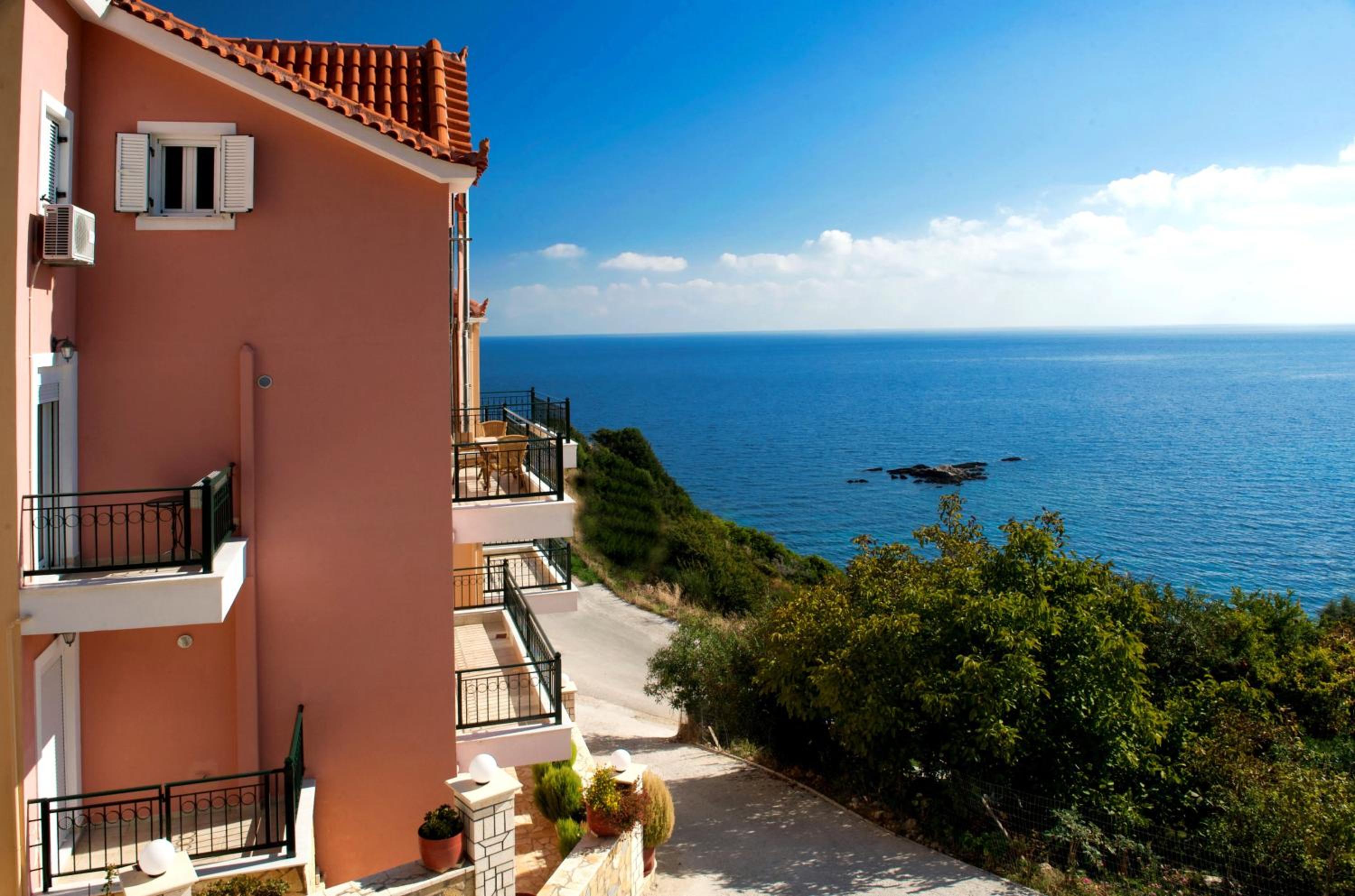 Mari-Christi Apartments photo 4