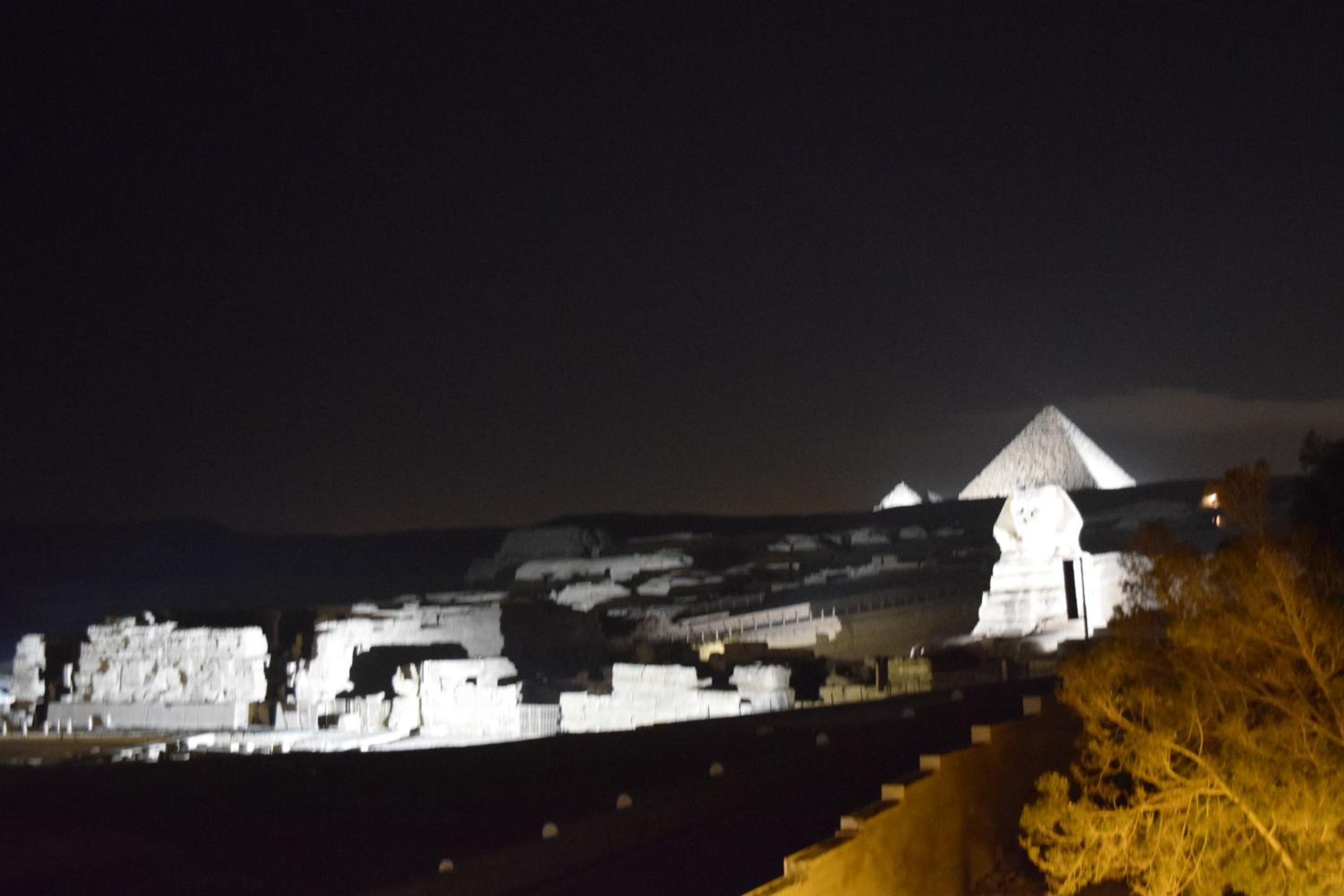 Pyramids Overlook Inn