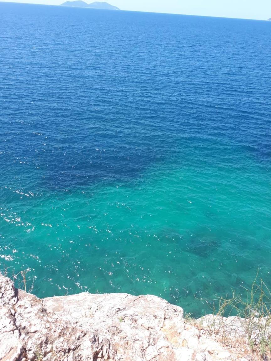 Deni Sea View Apartment
