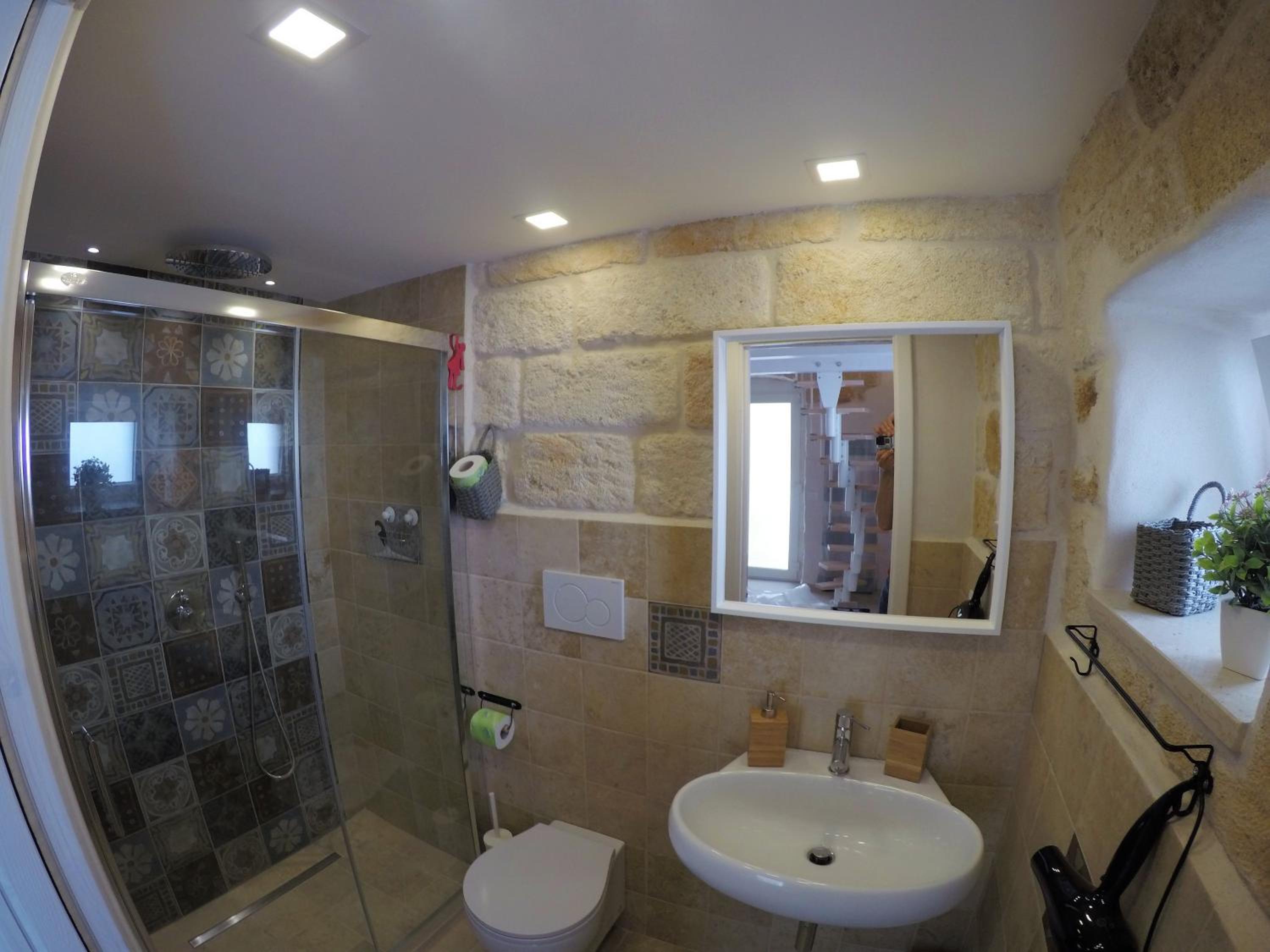 Dimora Petra, casa de huéspedes en Polignano a Mare — bathroom