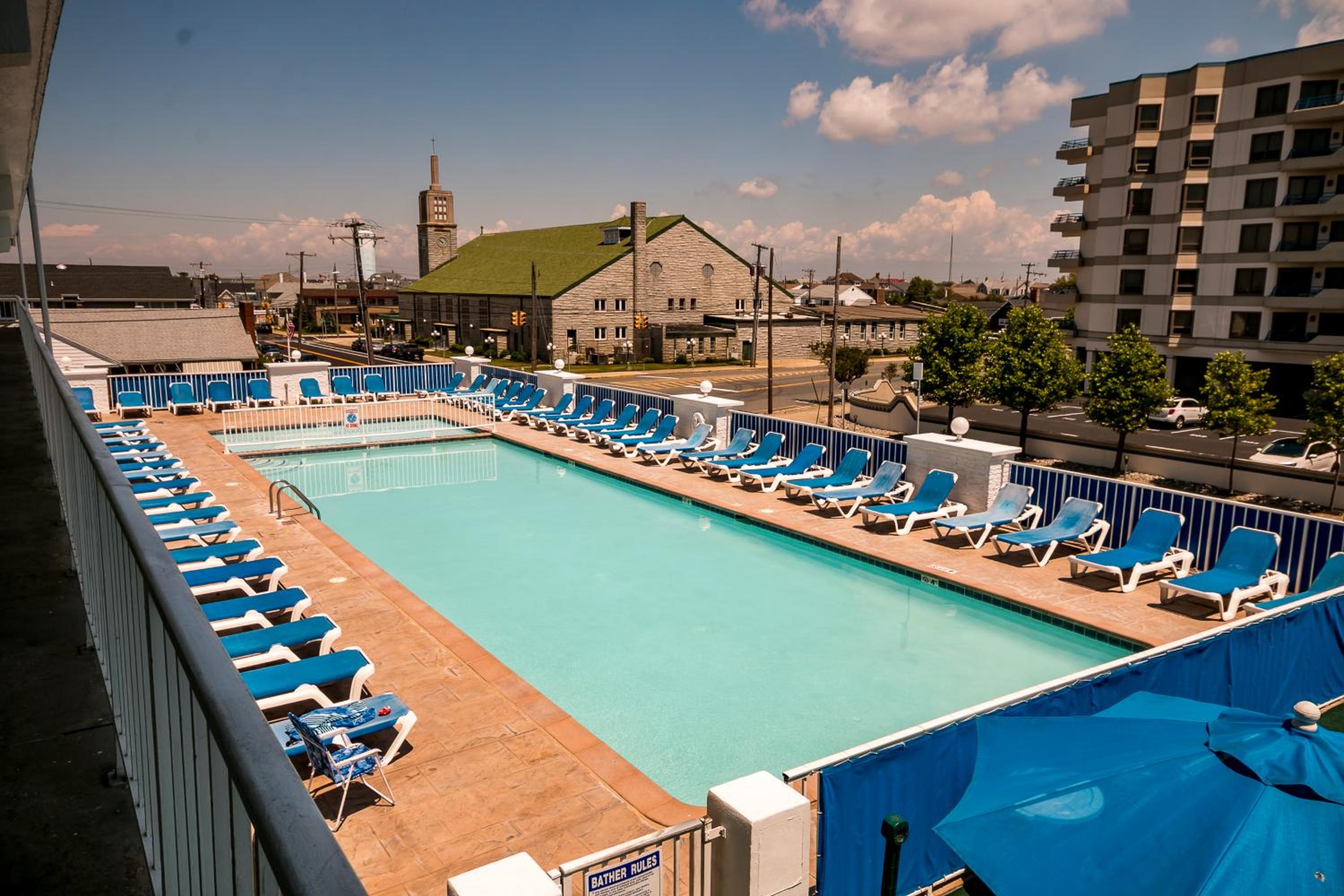 Admiral Resort Motel