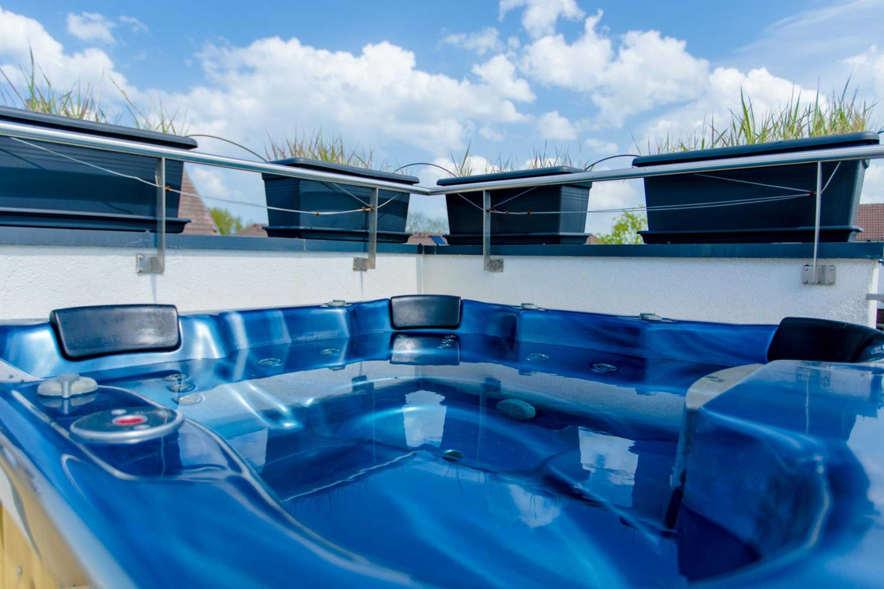 Apartamenty Villa Baltica Rewal - jacuzzi na dachu, wi-fi, parking w cenie