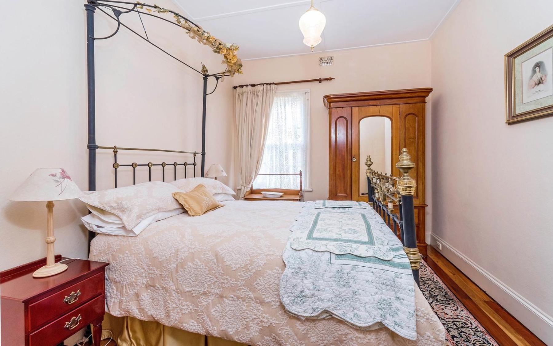 Eliza 1875 Red Brick Duplex Townhouse view 3