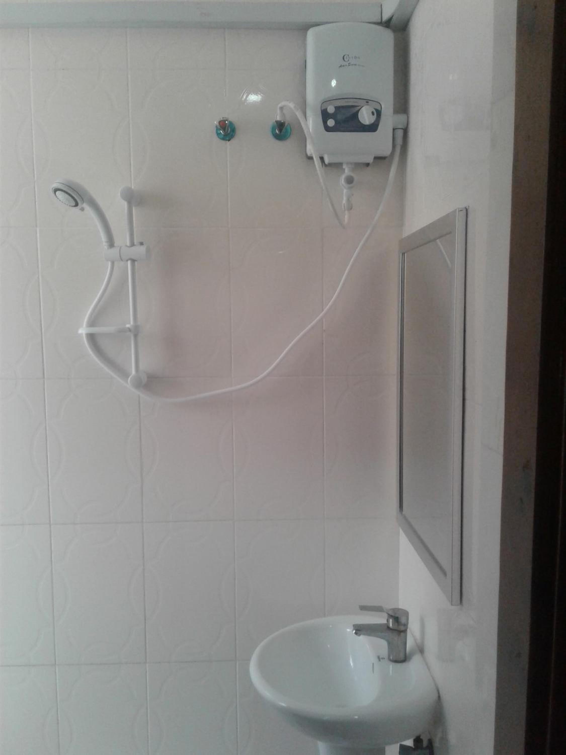 B10 Airport Lodge