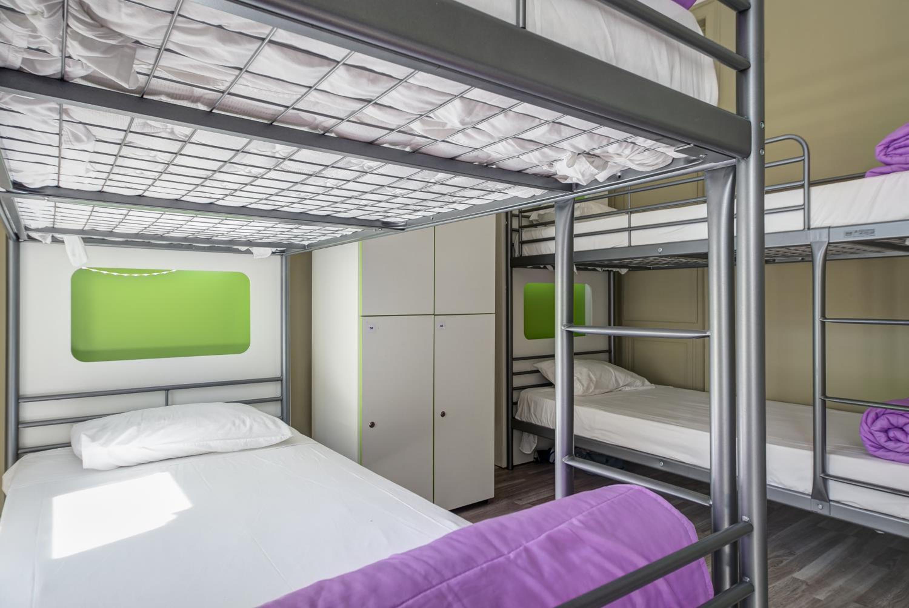 Hostel Seven Hills