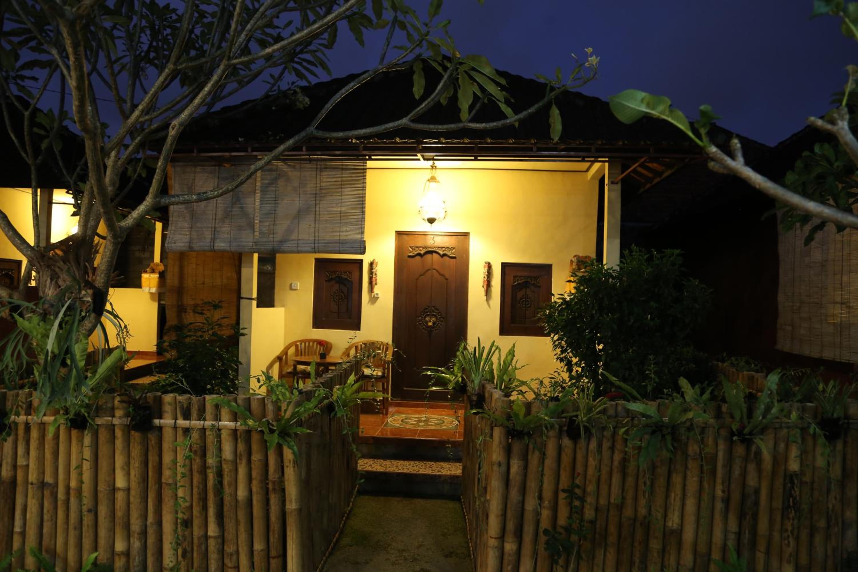 Ayye Bungalows
