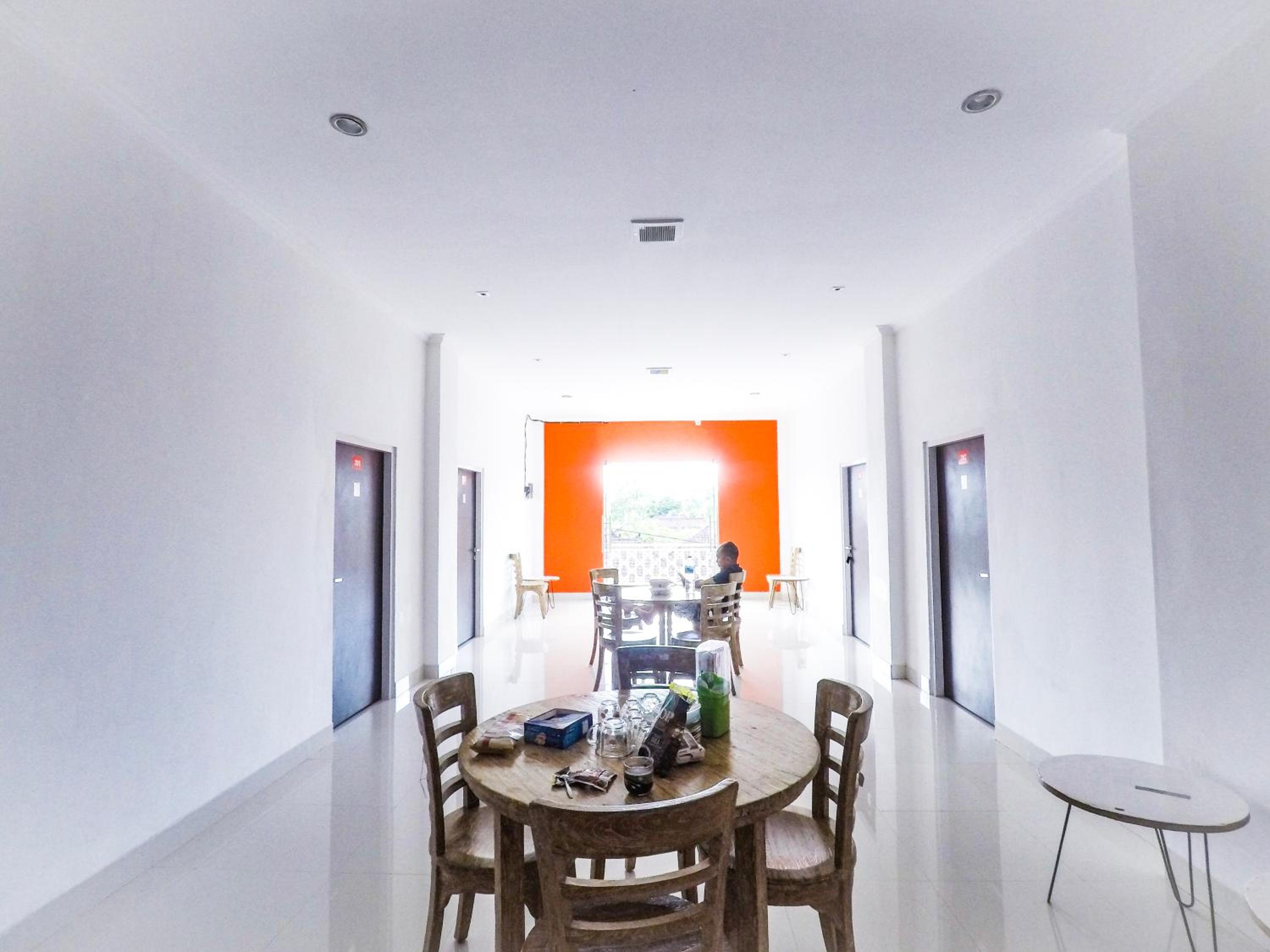 RedDoorz near Ubud Village