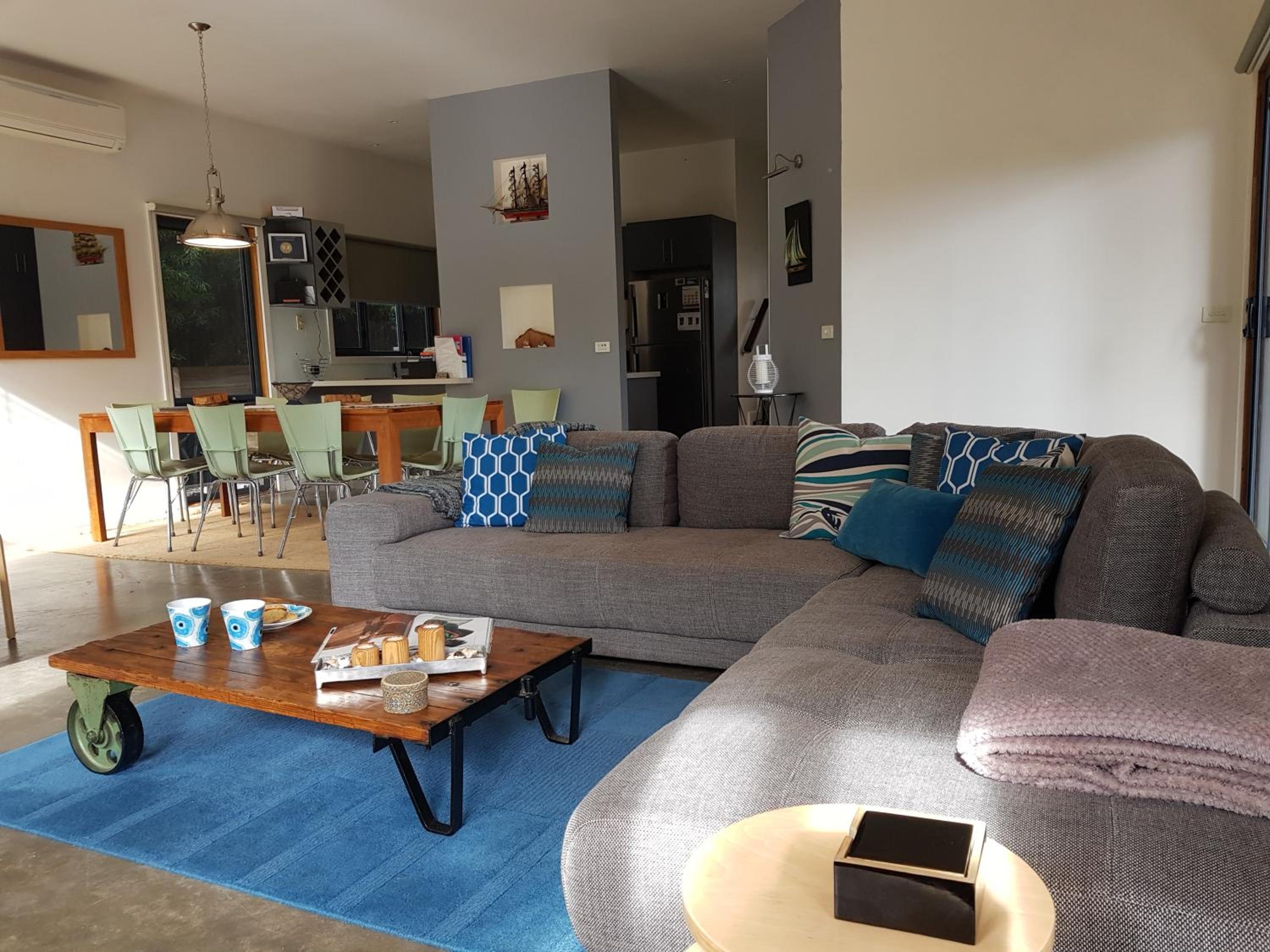 Bay Breeze Beach Holiday Home