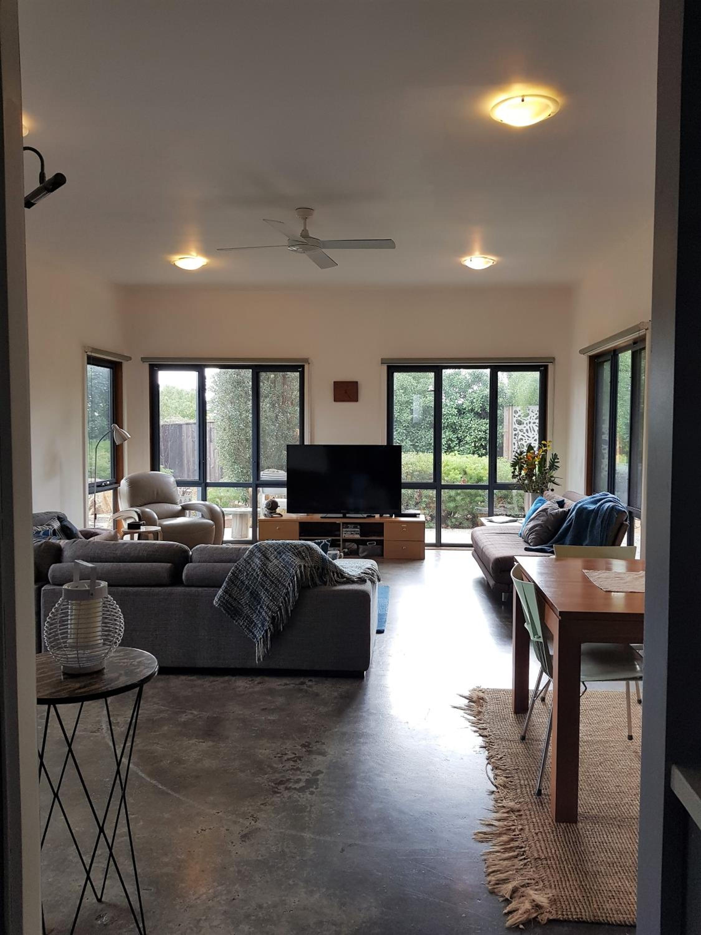 Bay Breeze Beach Holiday Home
