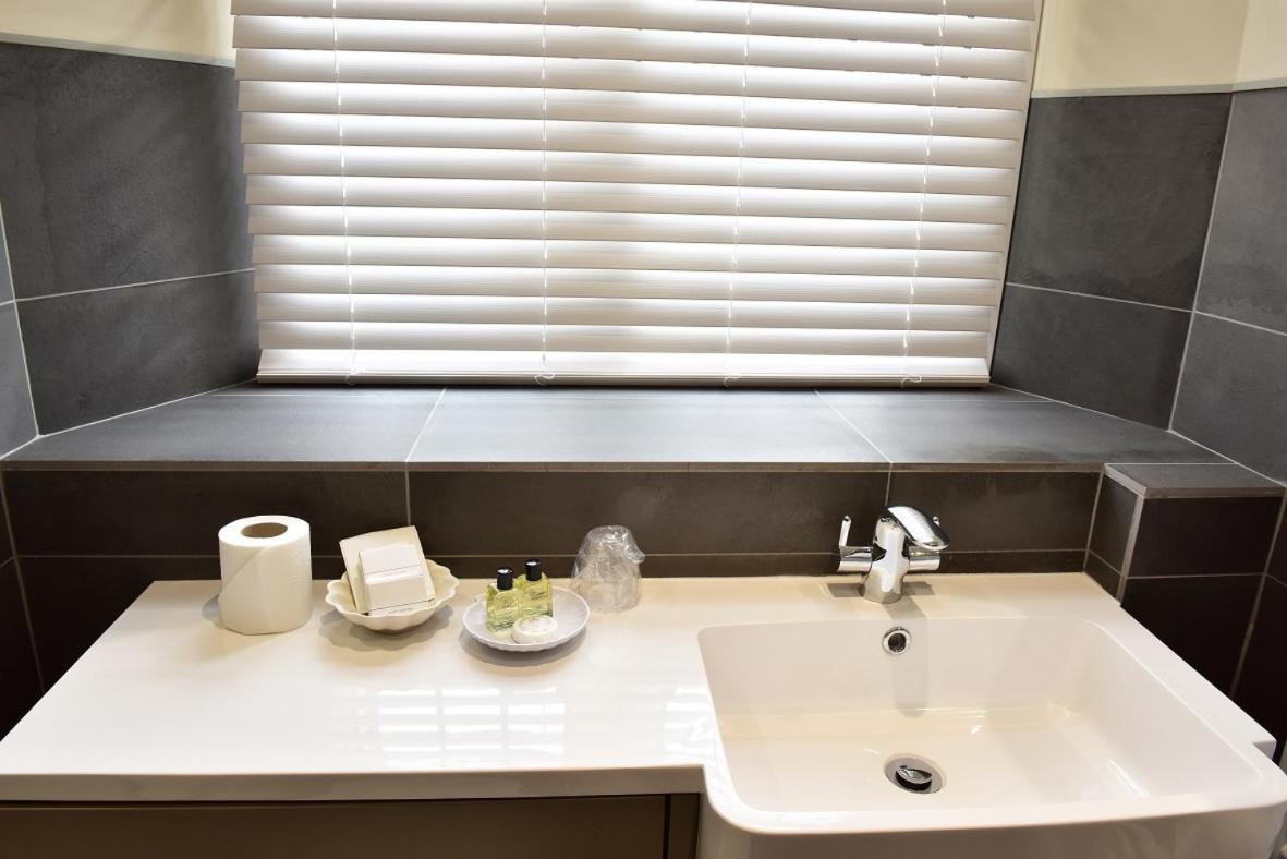 Oxford Vacations - Royal Oxford Hotel - Property Image 1
