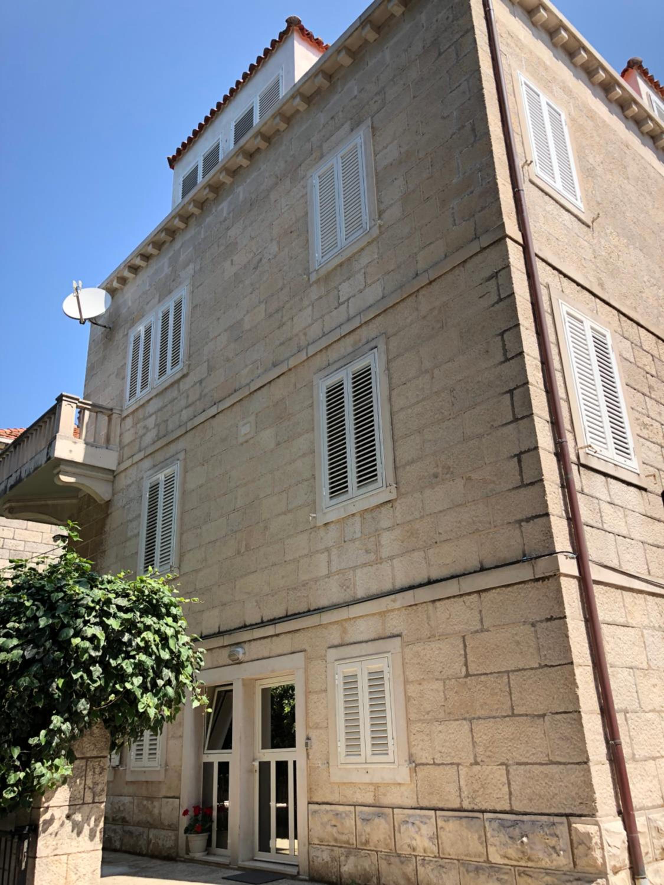 Stone House Apartment
