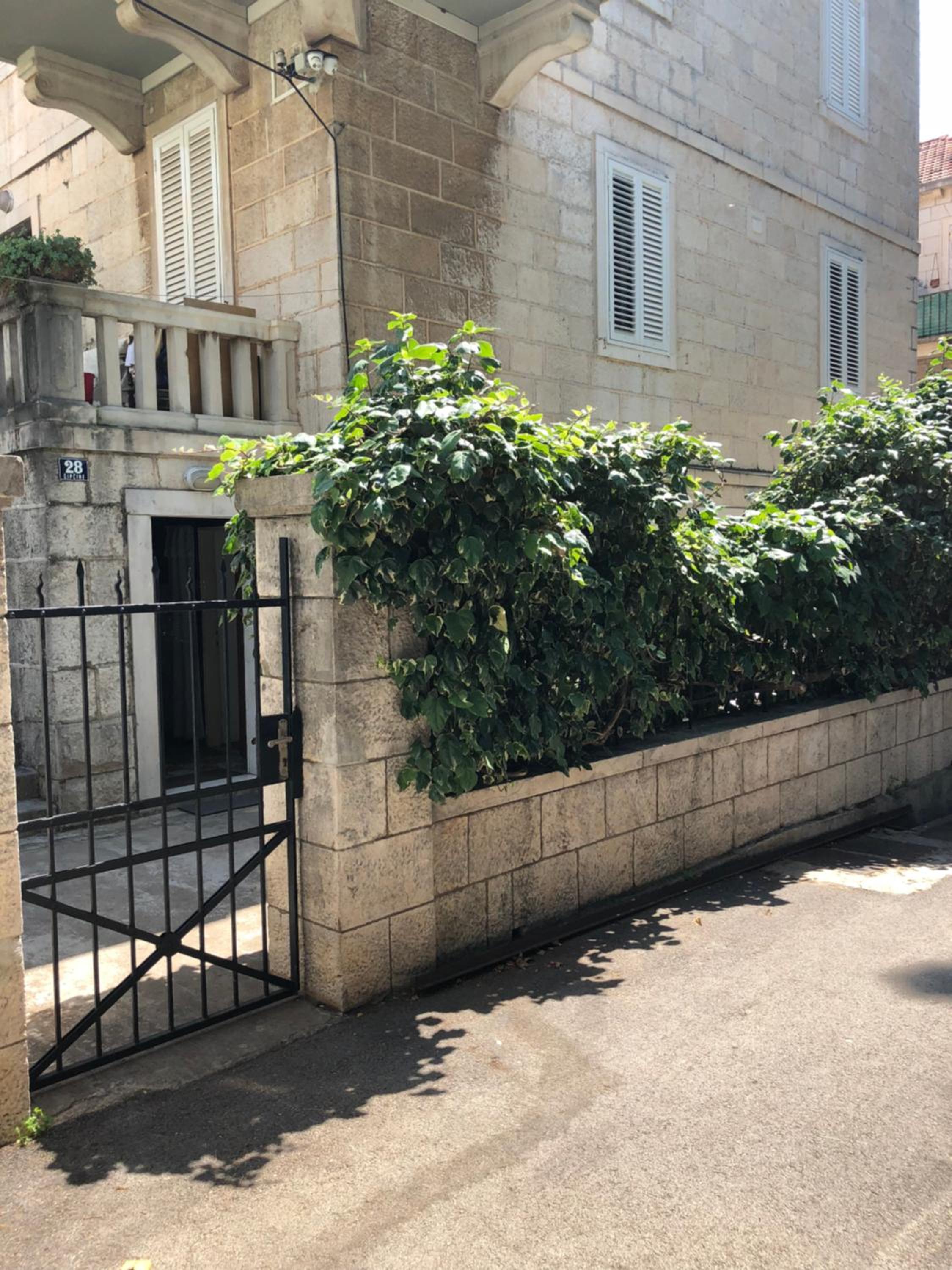 Stone House Apartment