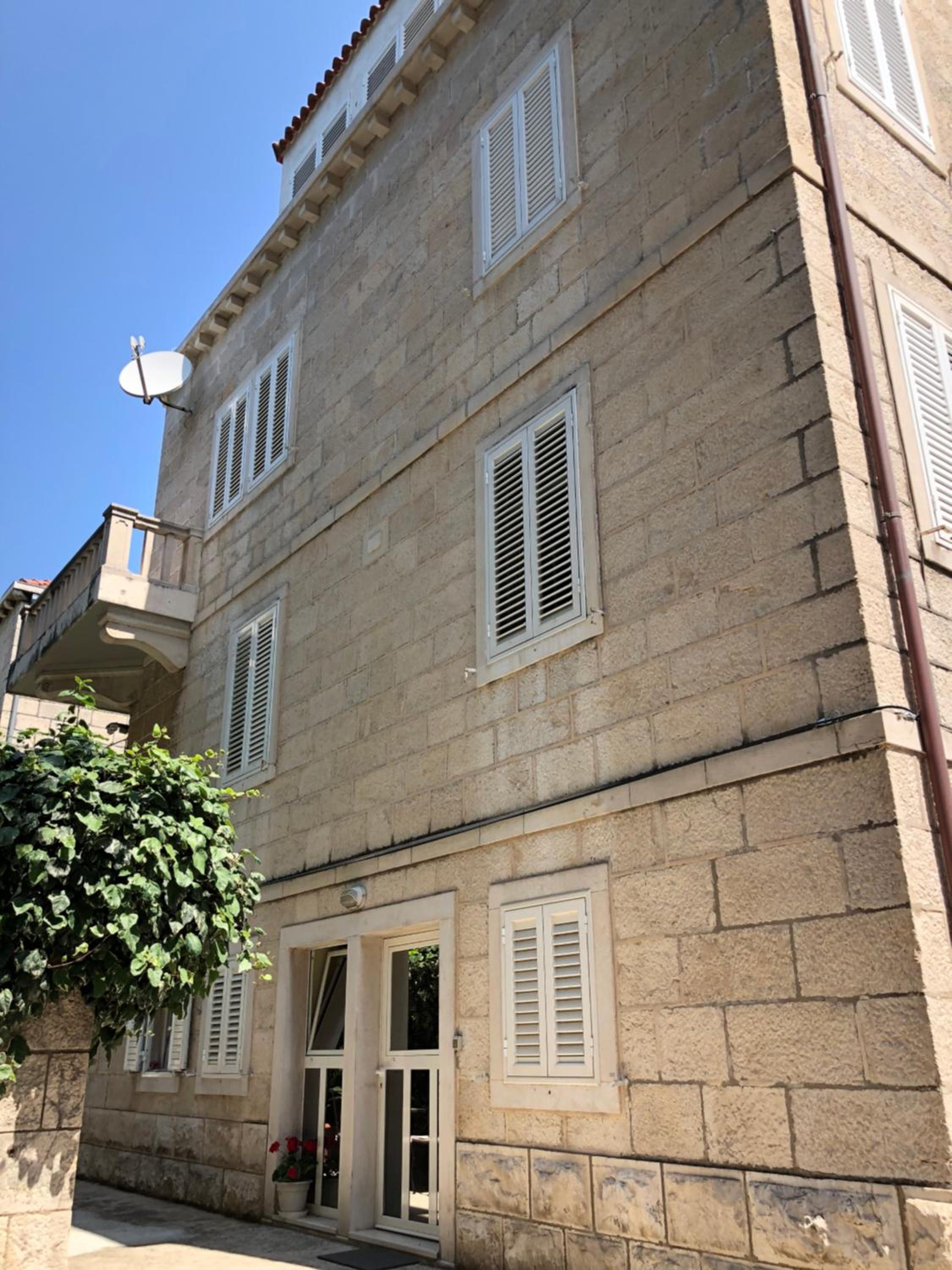 Stone House Apartment