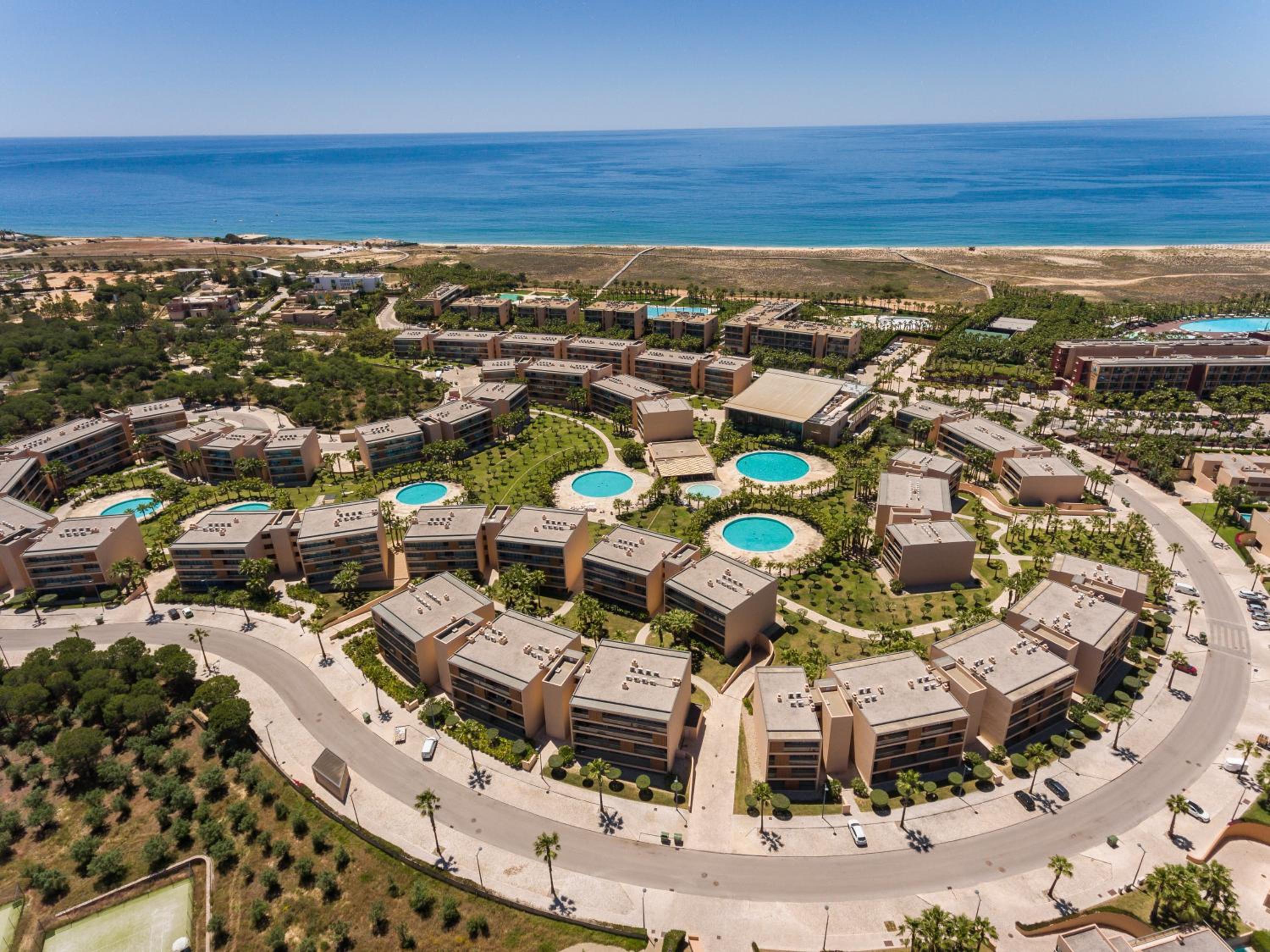 the Quest - Luxury Beach Apartment view 3