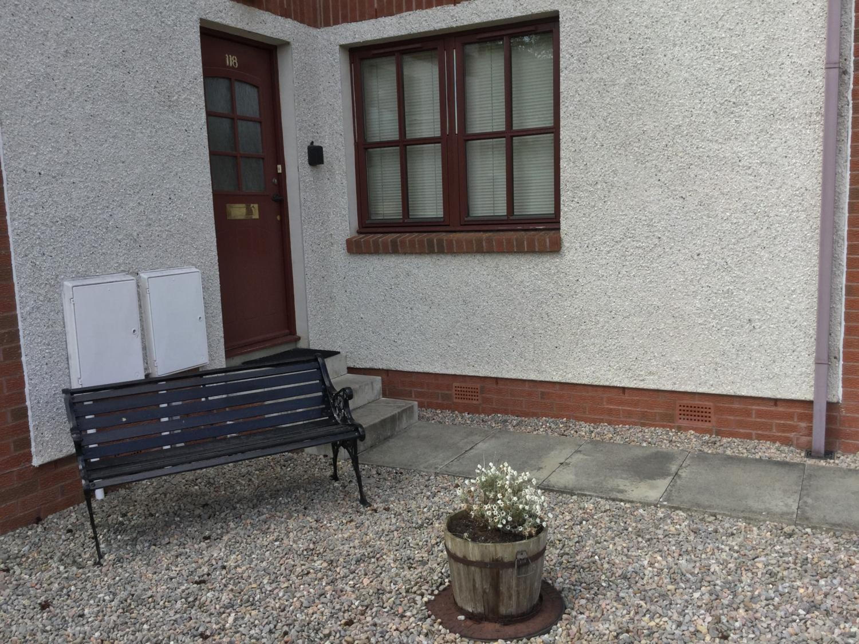 One-Bedroom Apartment - Wyvis Free Parking
