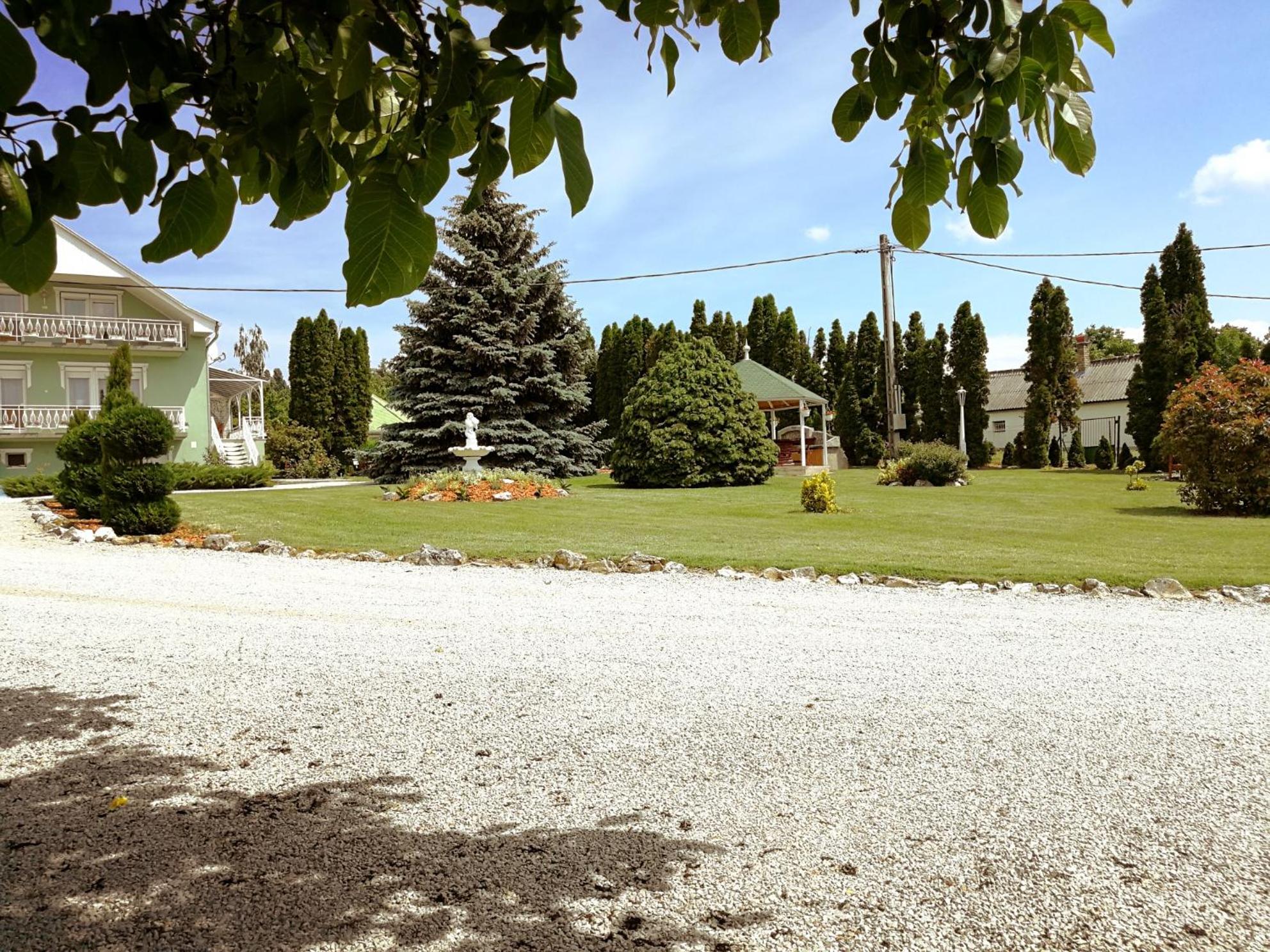 Photo 43