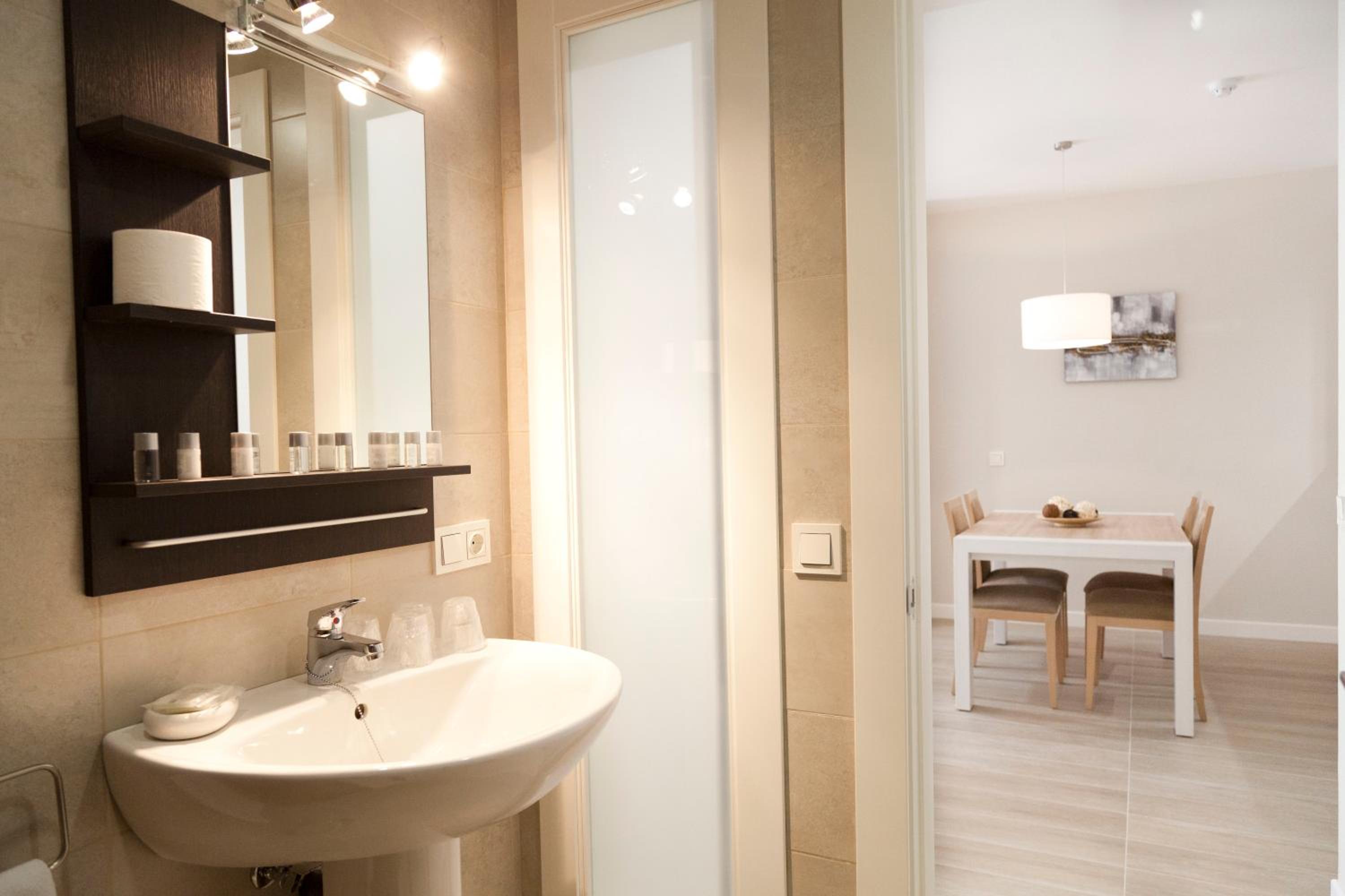 Apartamentos Pinar Málaga Centro - Carretería
