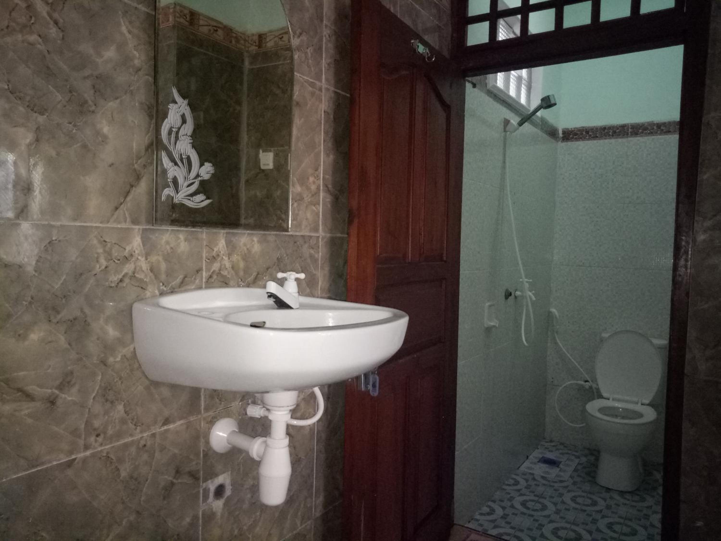 Krisna Bungalows and Restaurant