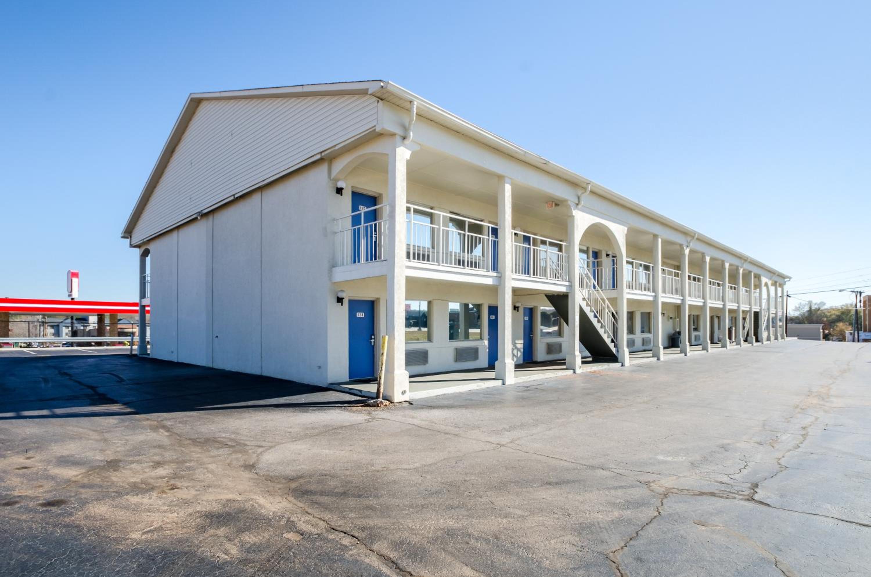 Motel 6-Commerce, GA