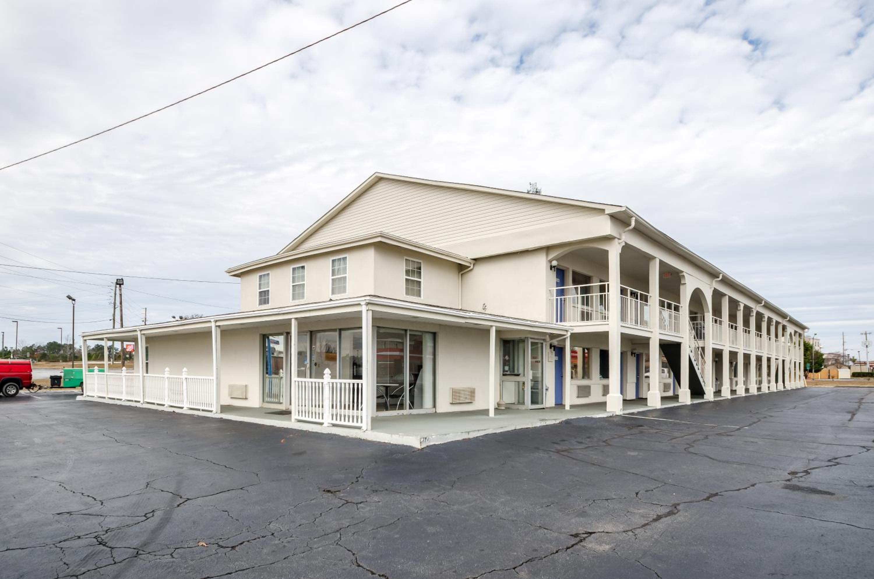 Motel 6-Commerce, GA