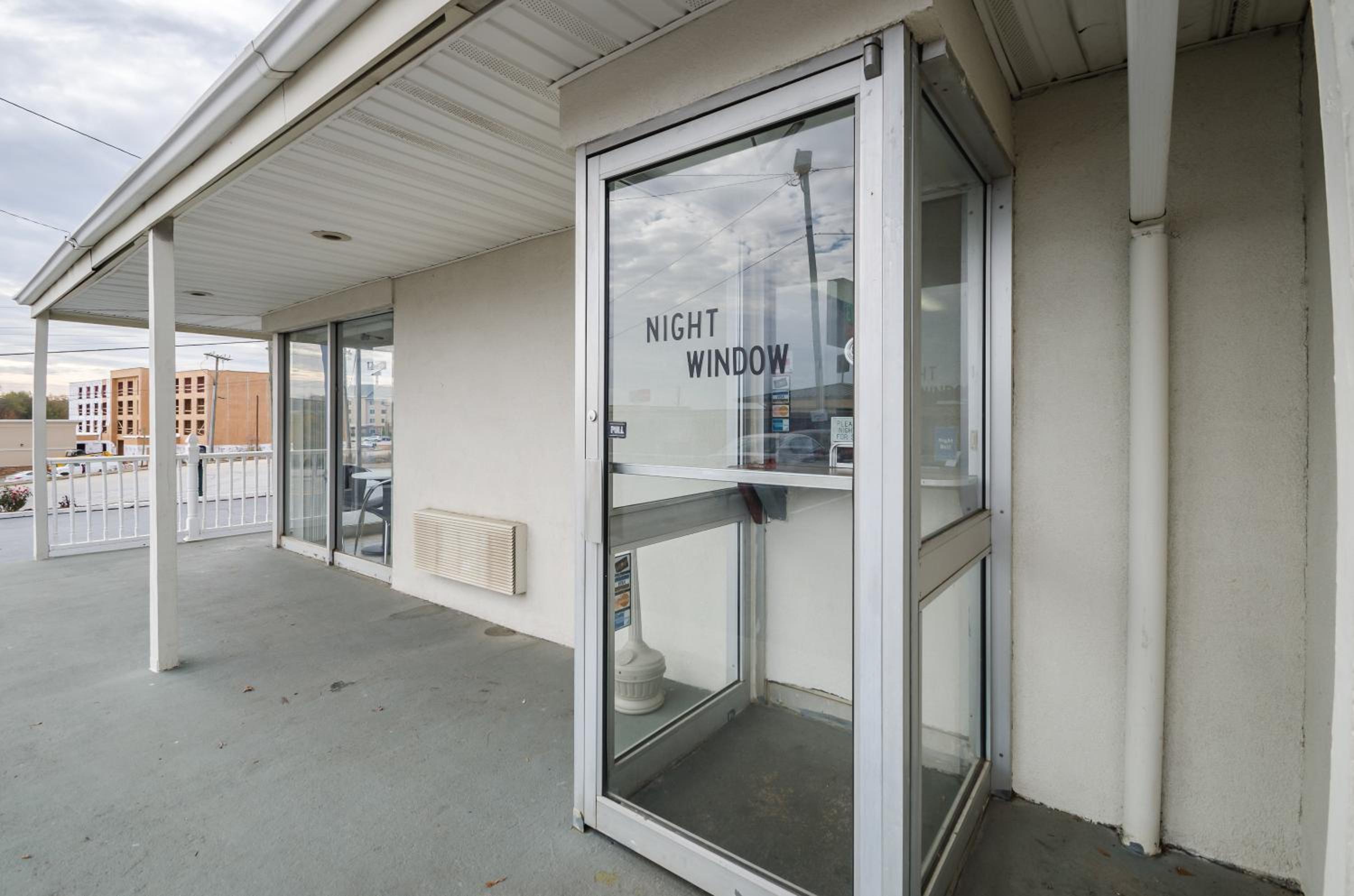 Motel 6-Commerce, GA