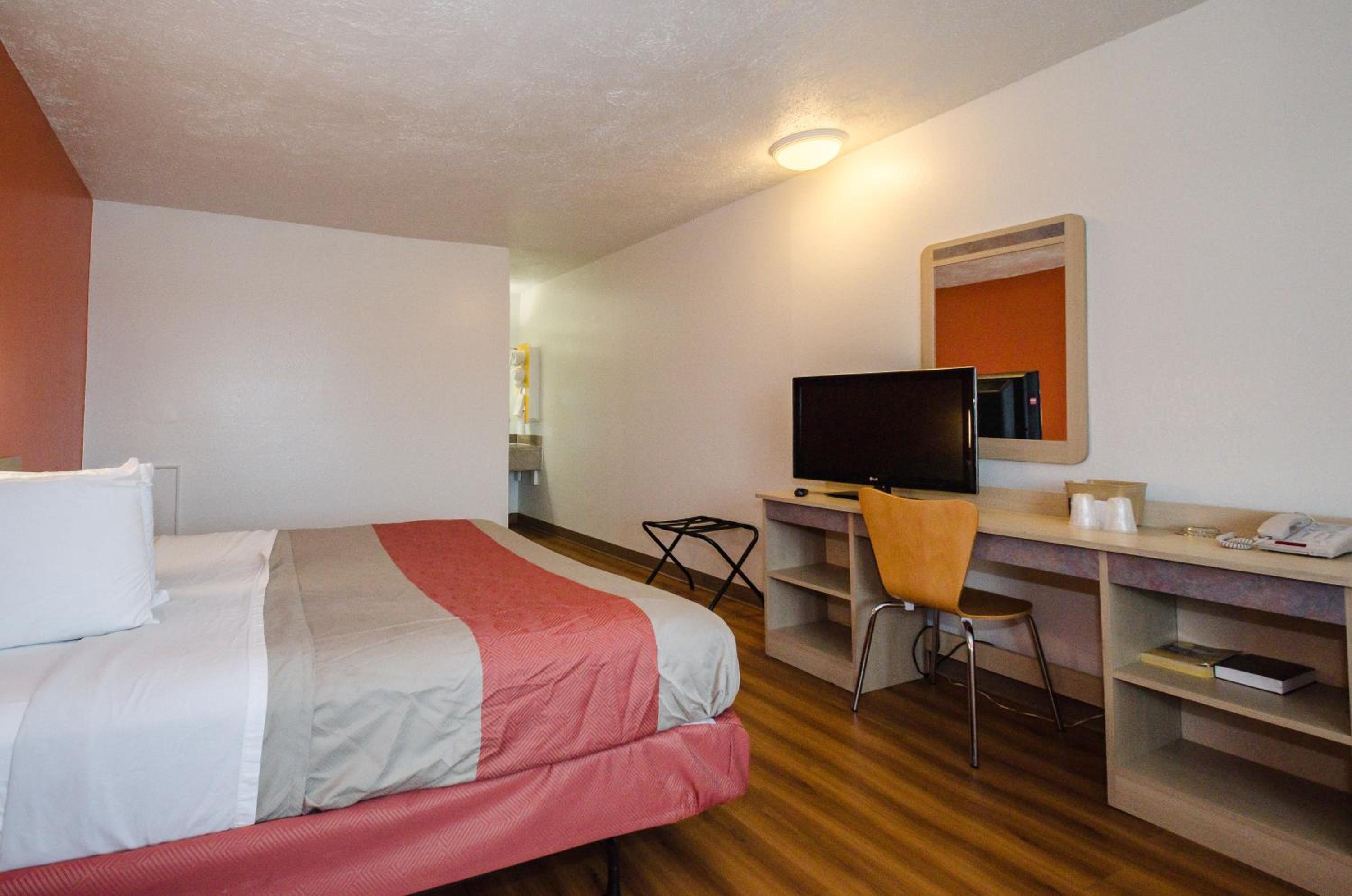 Motel 6-Commerce, GA