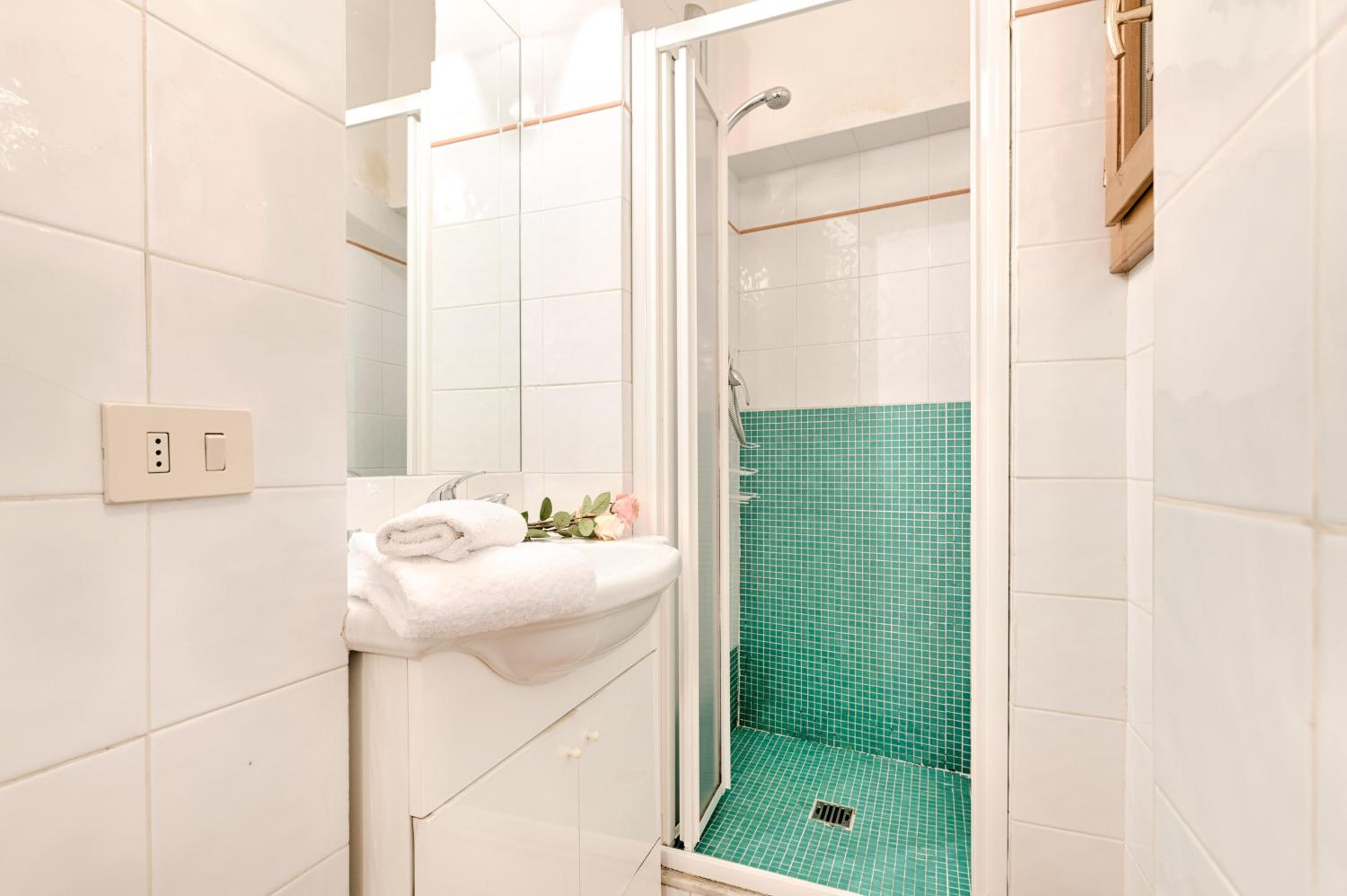 Campuccio 21 by Mmega en Florence — bathroom