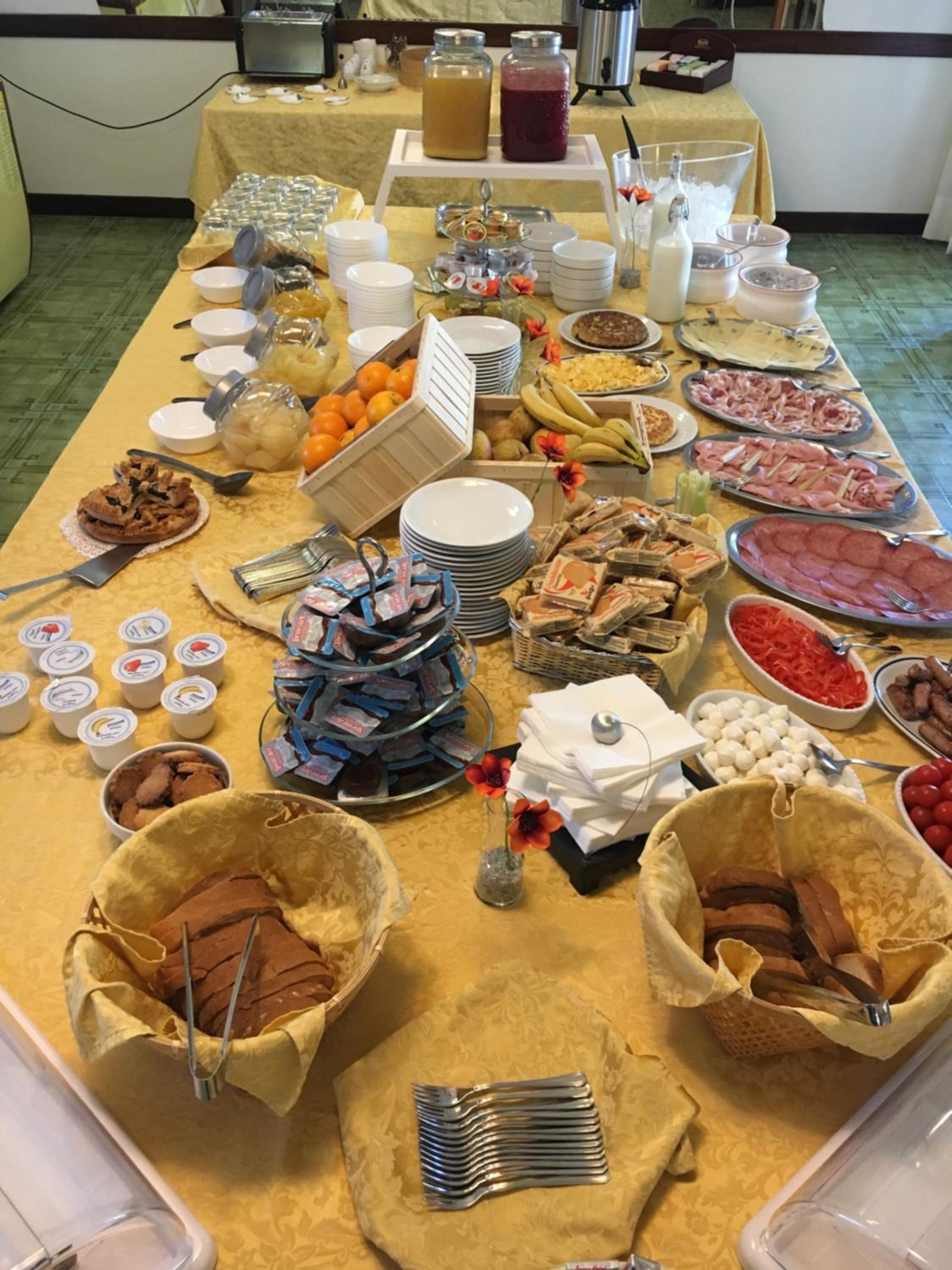 breakfast buffet
