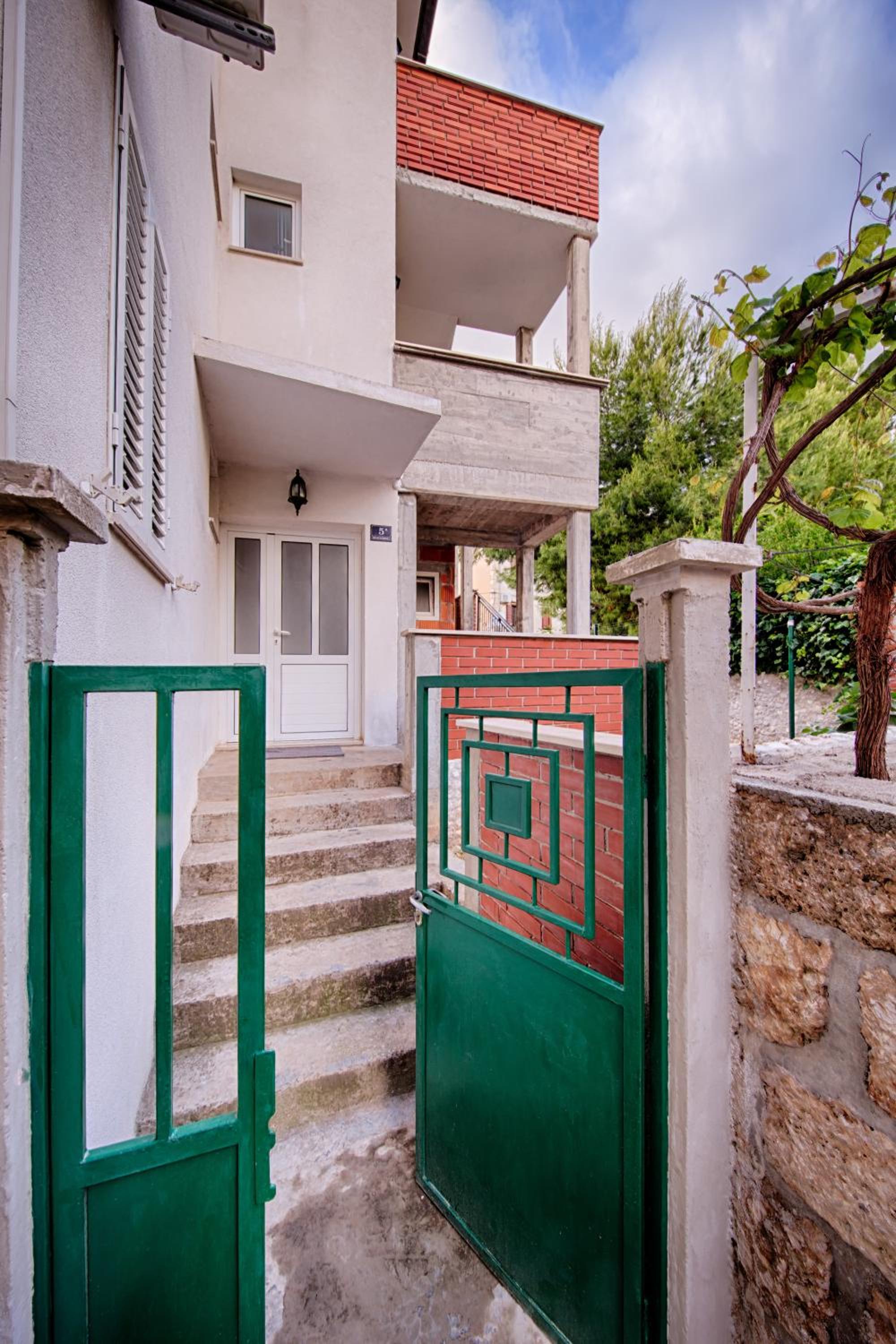 Apartments Marinkovic Komiza view 2