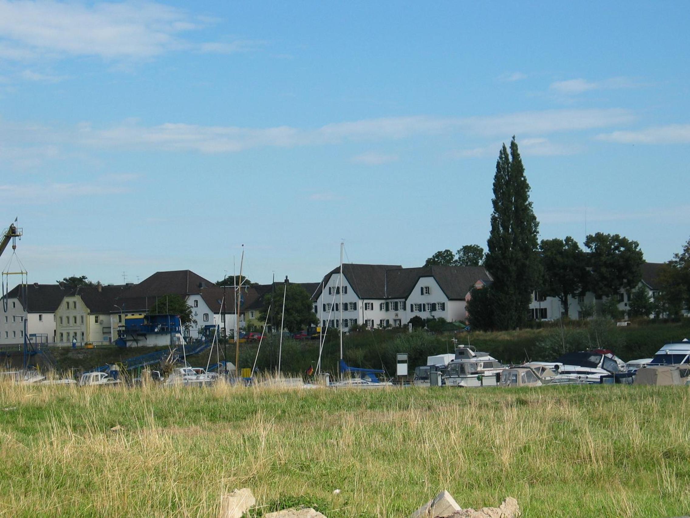 Rhein River Guesthouse - direkt am Rhein