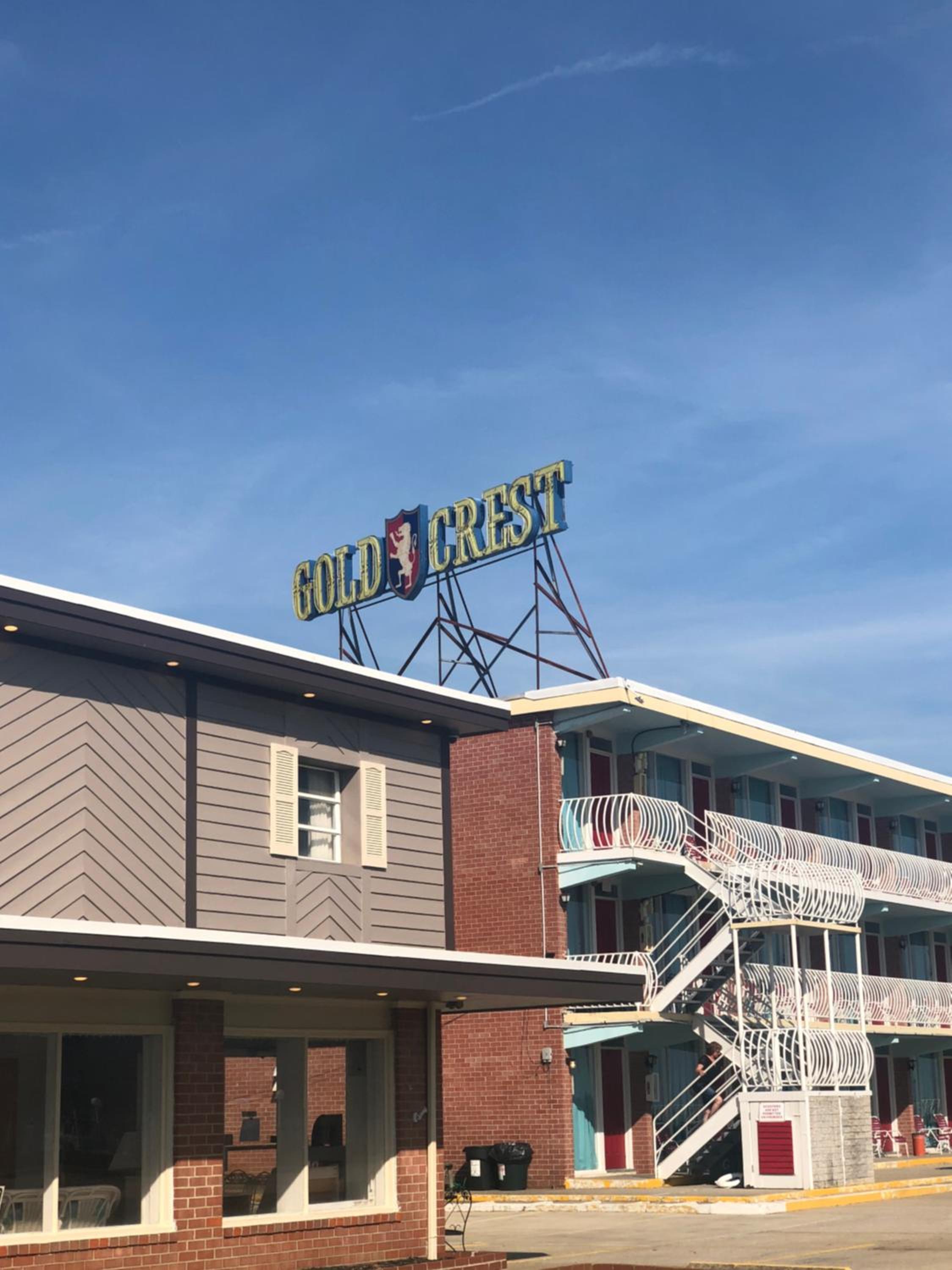 Gold Crest Motel