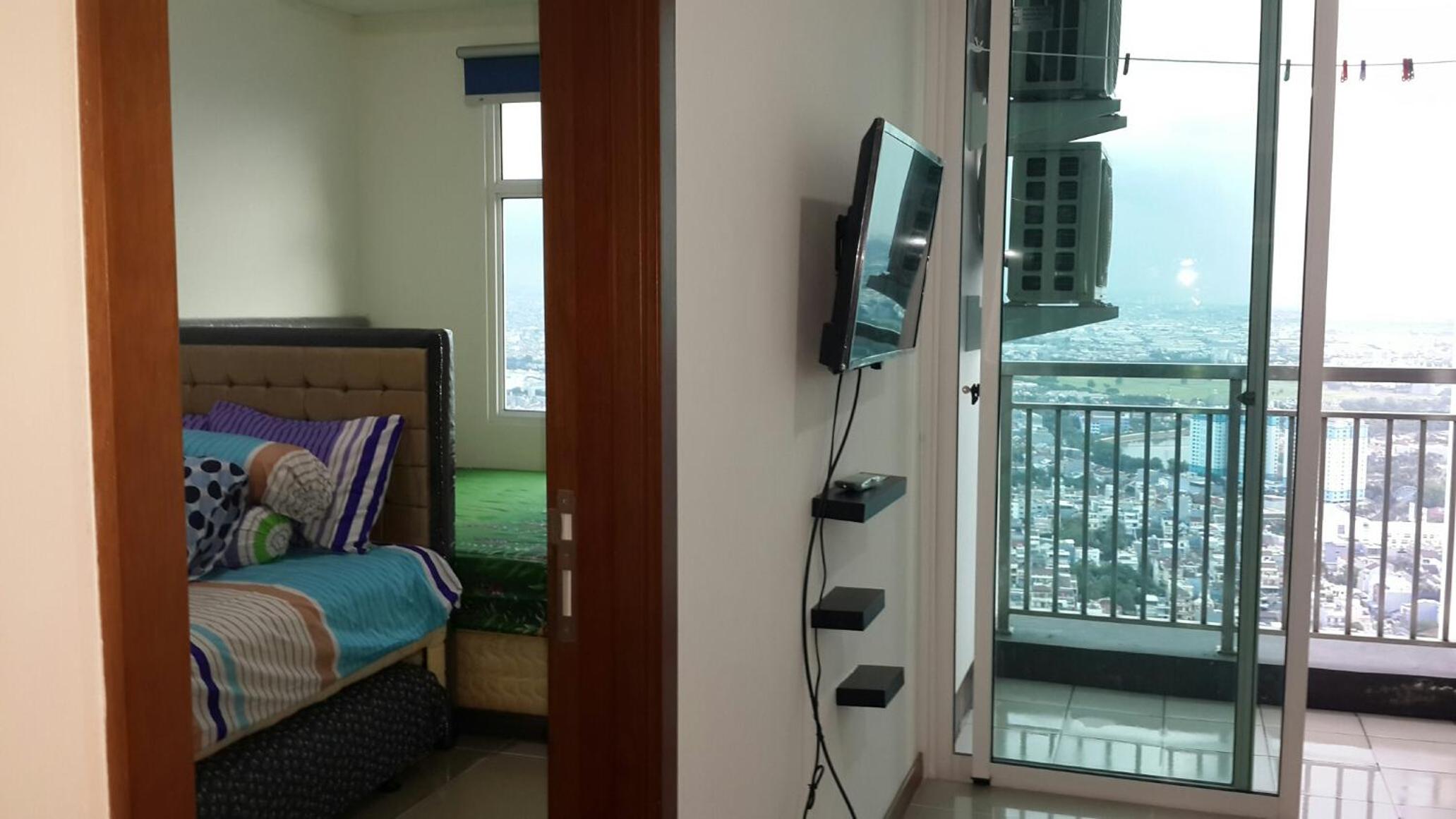 Robert's Condominium