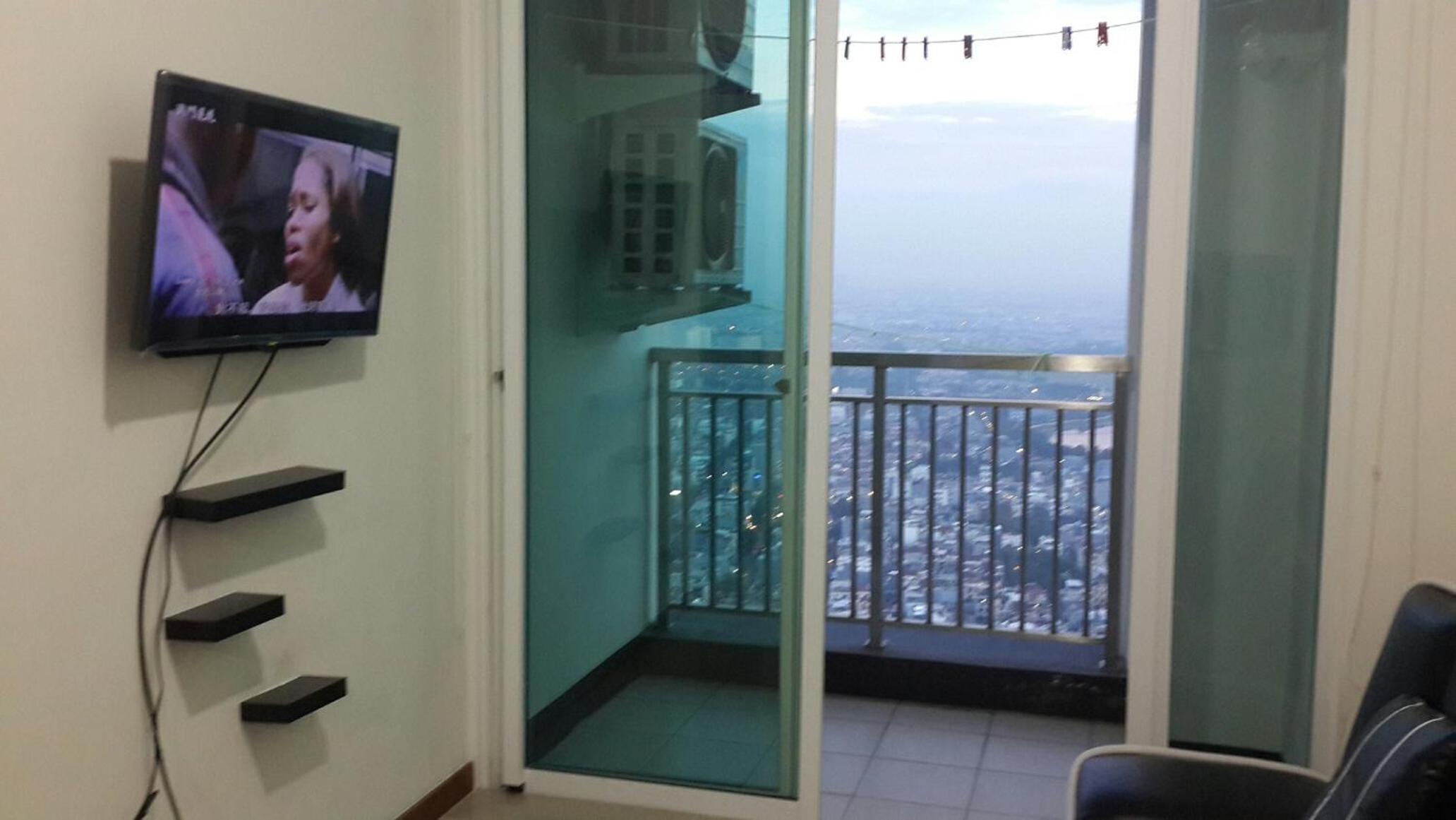 Robert's Condominium