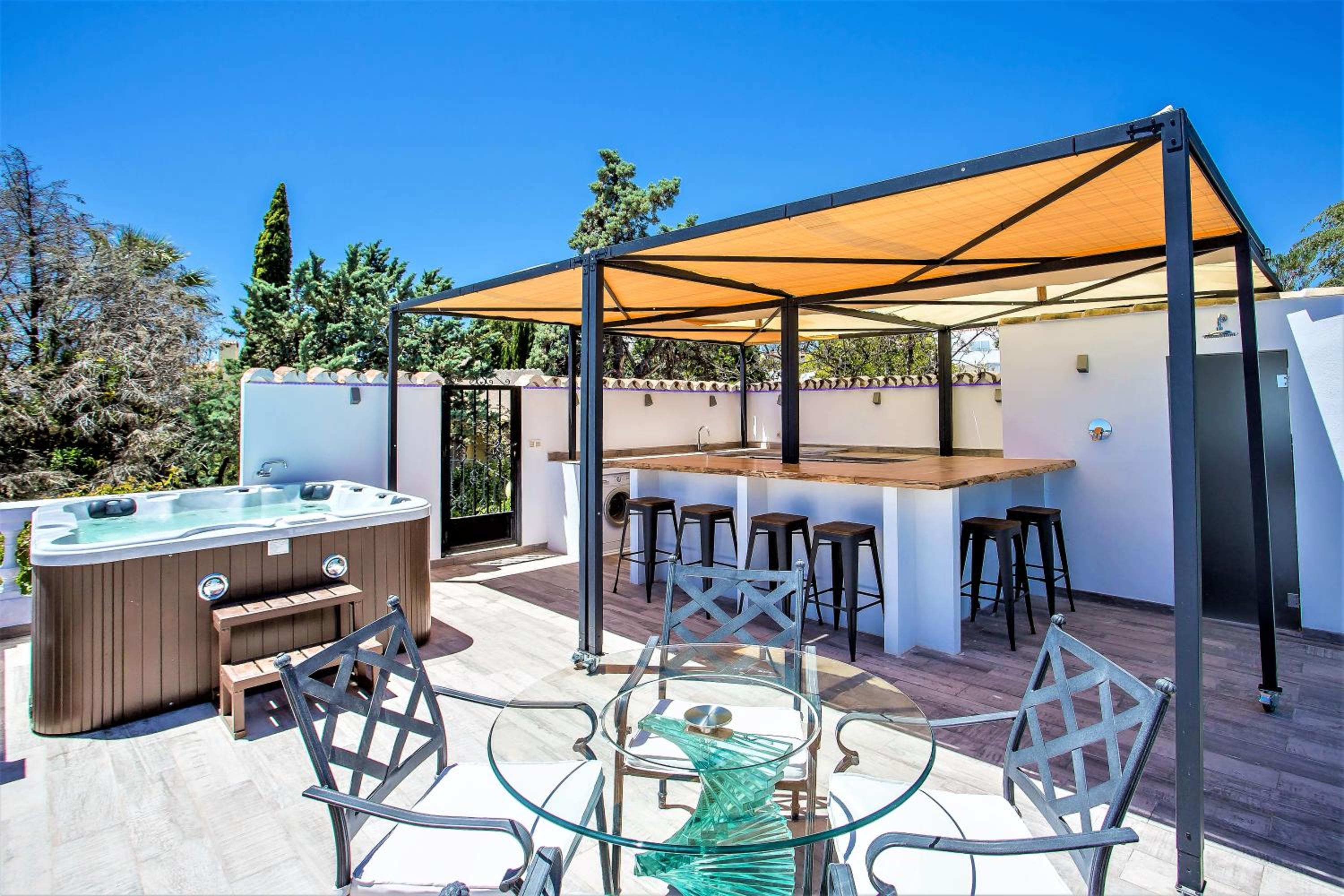 Marbella Vacations - Luxury Villa with swimming pool and Jacuzzi - Property Image 41