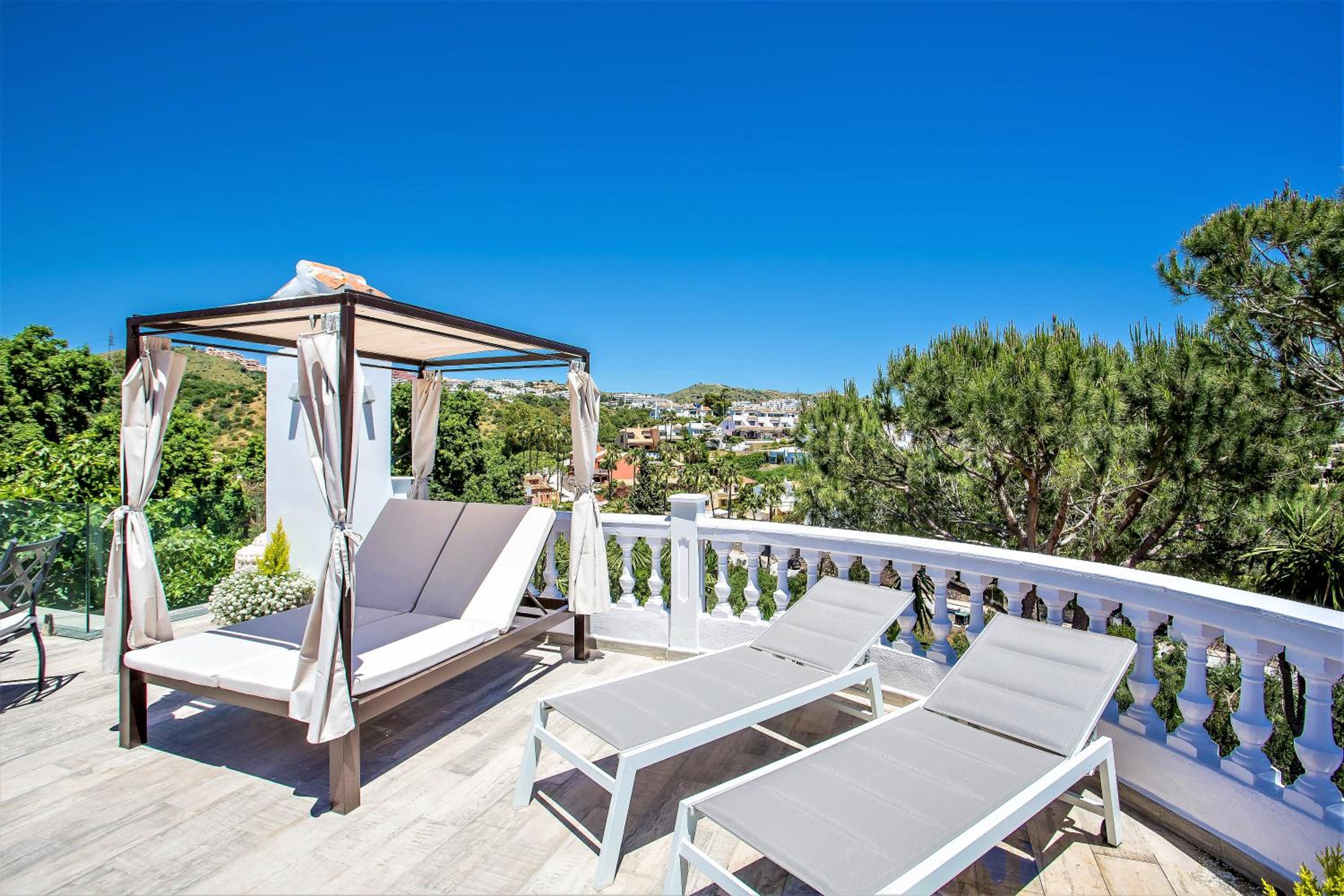 Marbella Vacations - Luxury Villa with swimming pool and Jacuzzi - Property Image 39