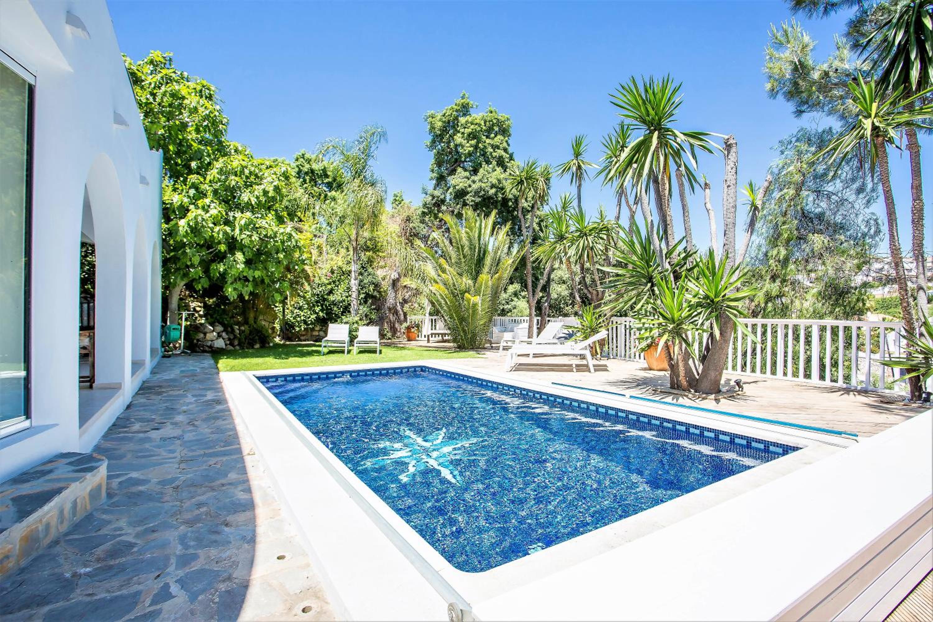 Marbella Vacations - Luxury Villa with swimming pool and Jacuzzi - Property Image 40