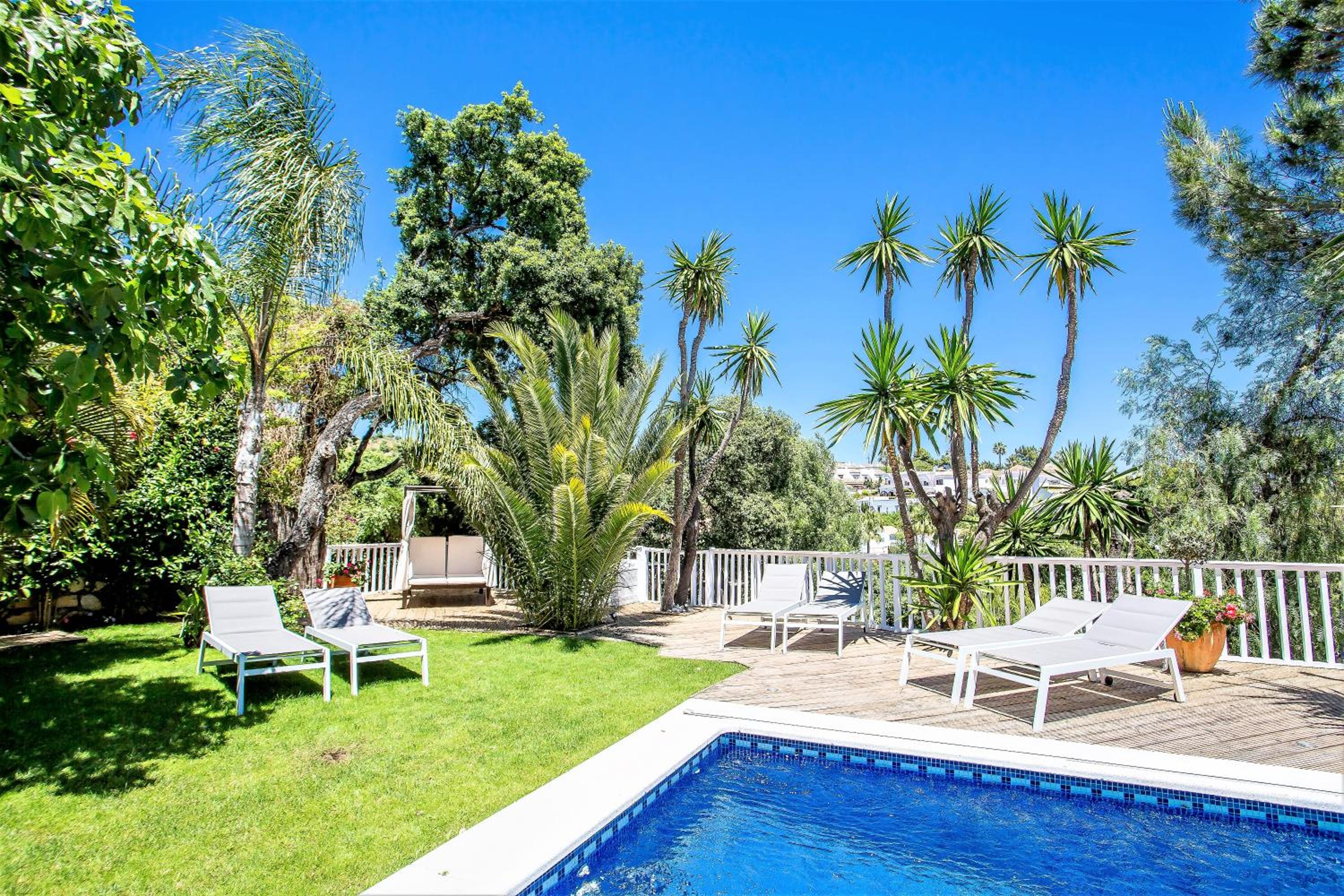 Marbella Vacations - Luxury Villa with swimming pool and Jacuzzi - Property Image 3