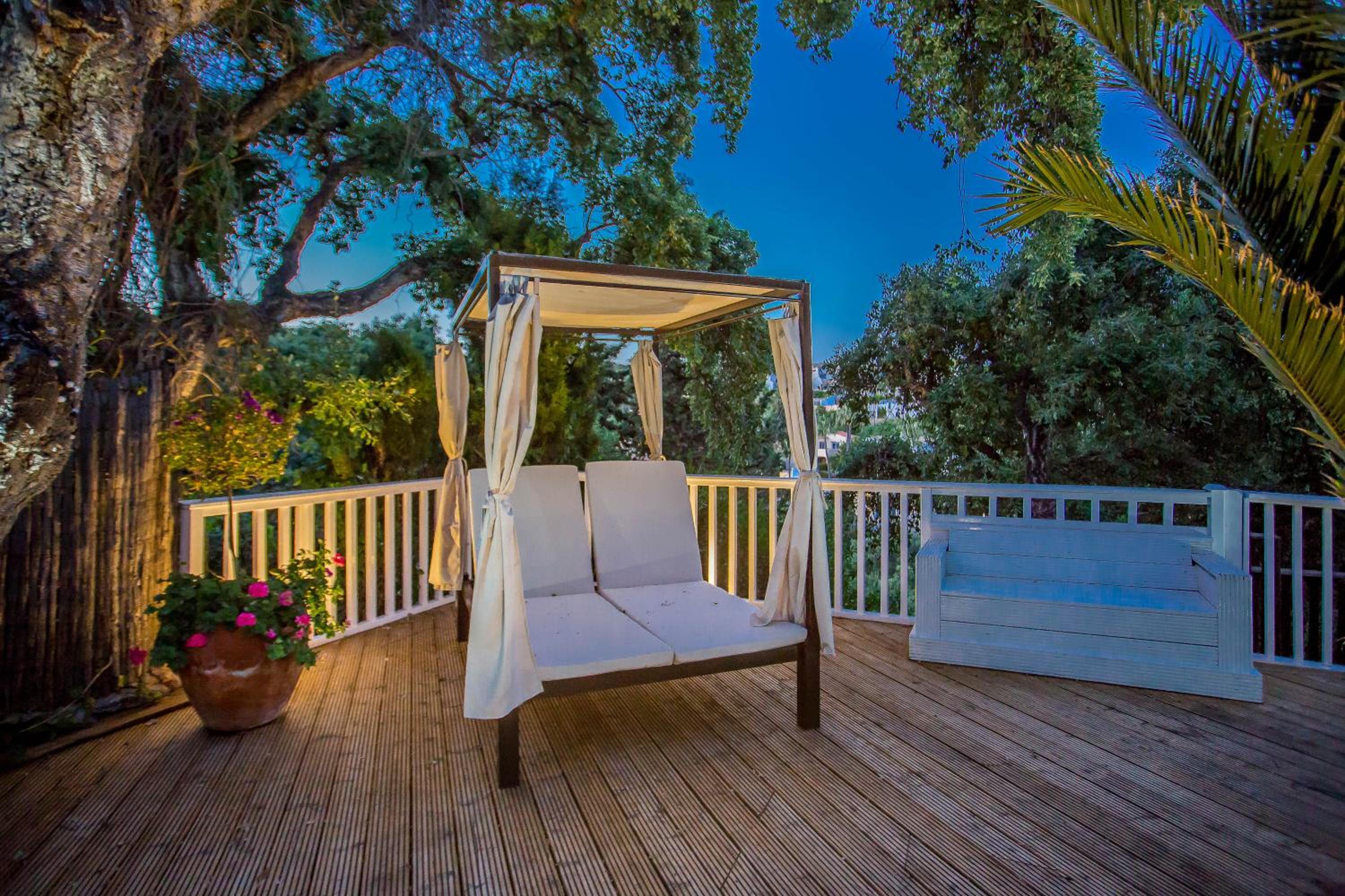 Marbella Vacations - Luxury Villa with swimming pool and Jacuzzi - Property Image 8