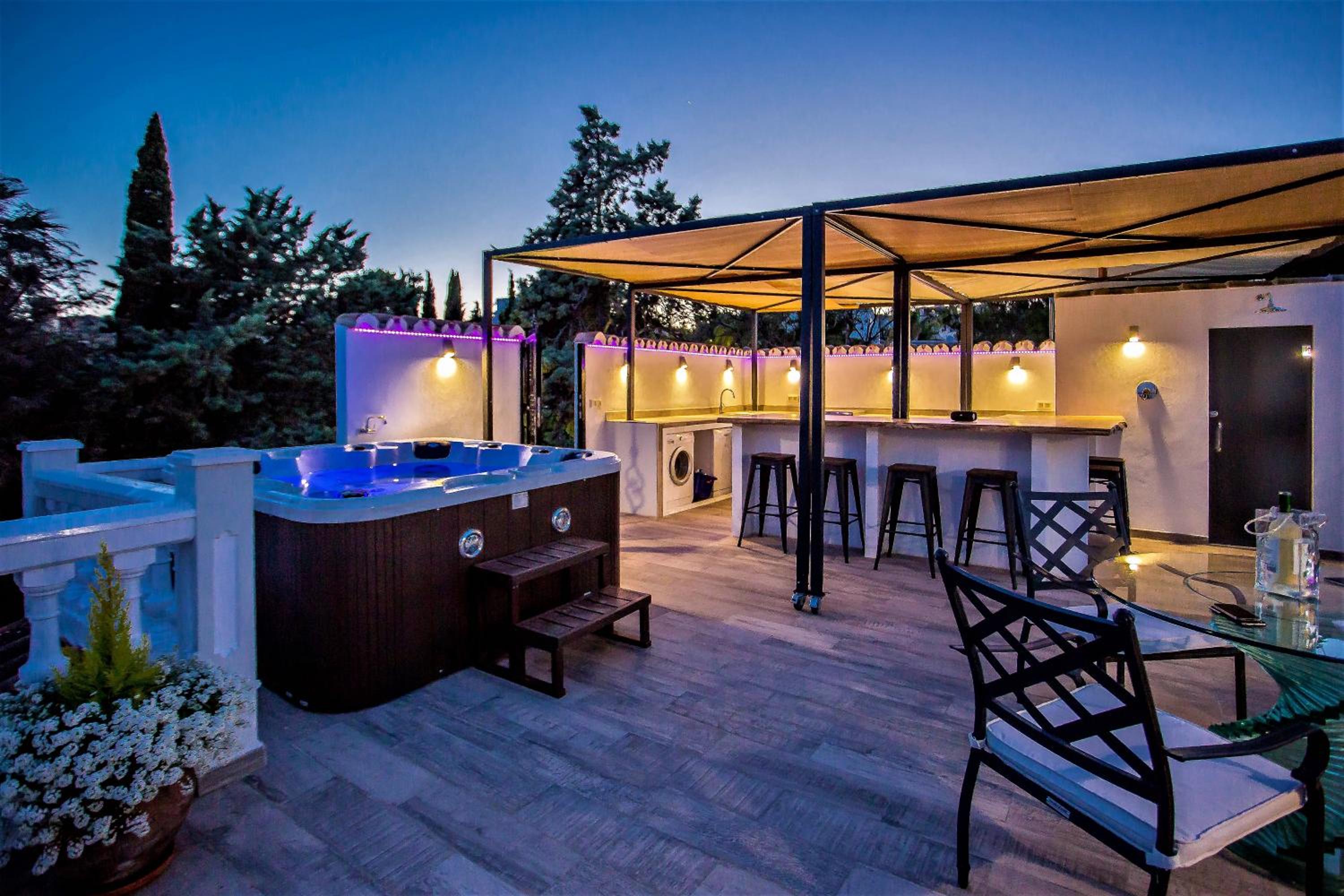 Marbella Vacations - Luxury Villa with swimming pool and Jacuzzi - Property Image 34
