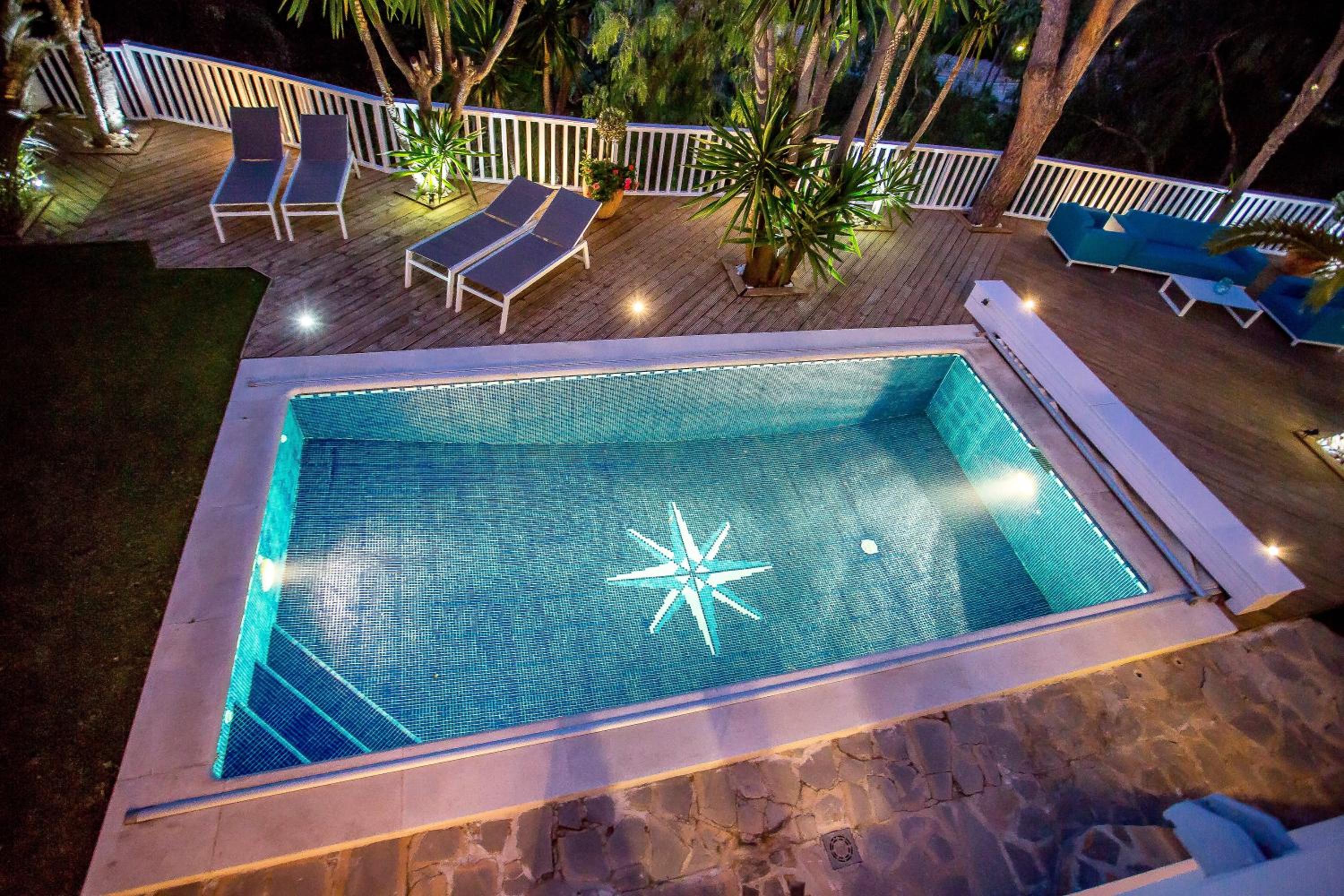 Marbella Vacations - Luxury Villa with swimming pool and Jacuzzi - Property Image 35