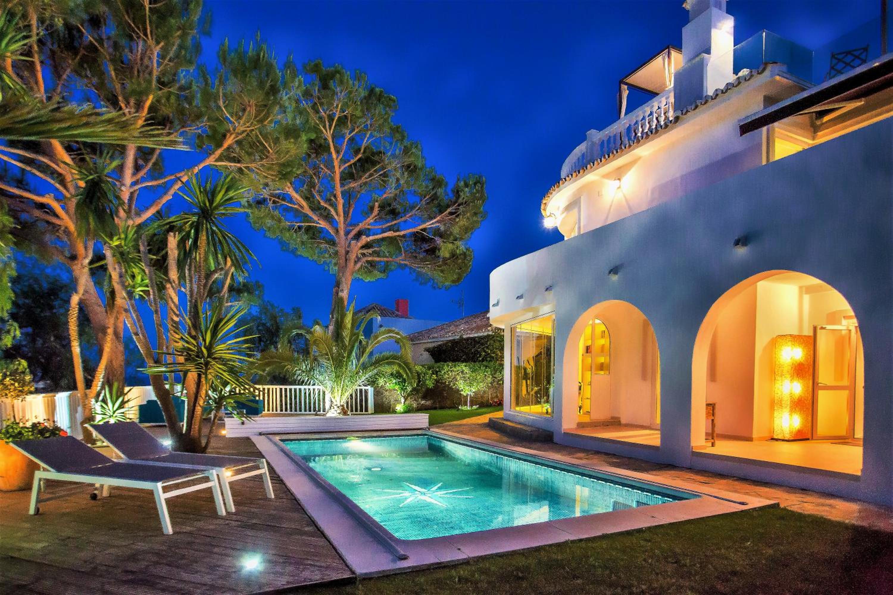 Marbella Vacations - Luxury Villa with swimming pool and Jacuzzi - Property Image 12