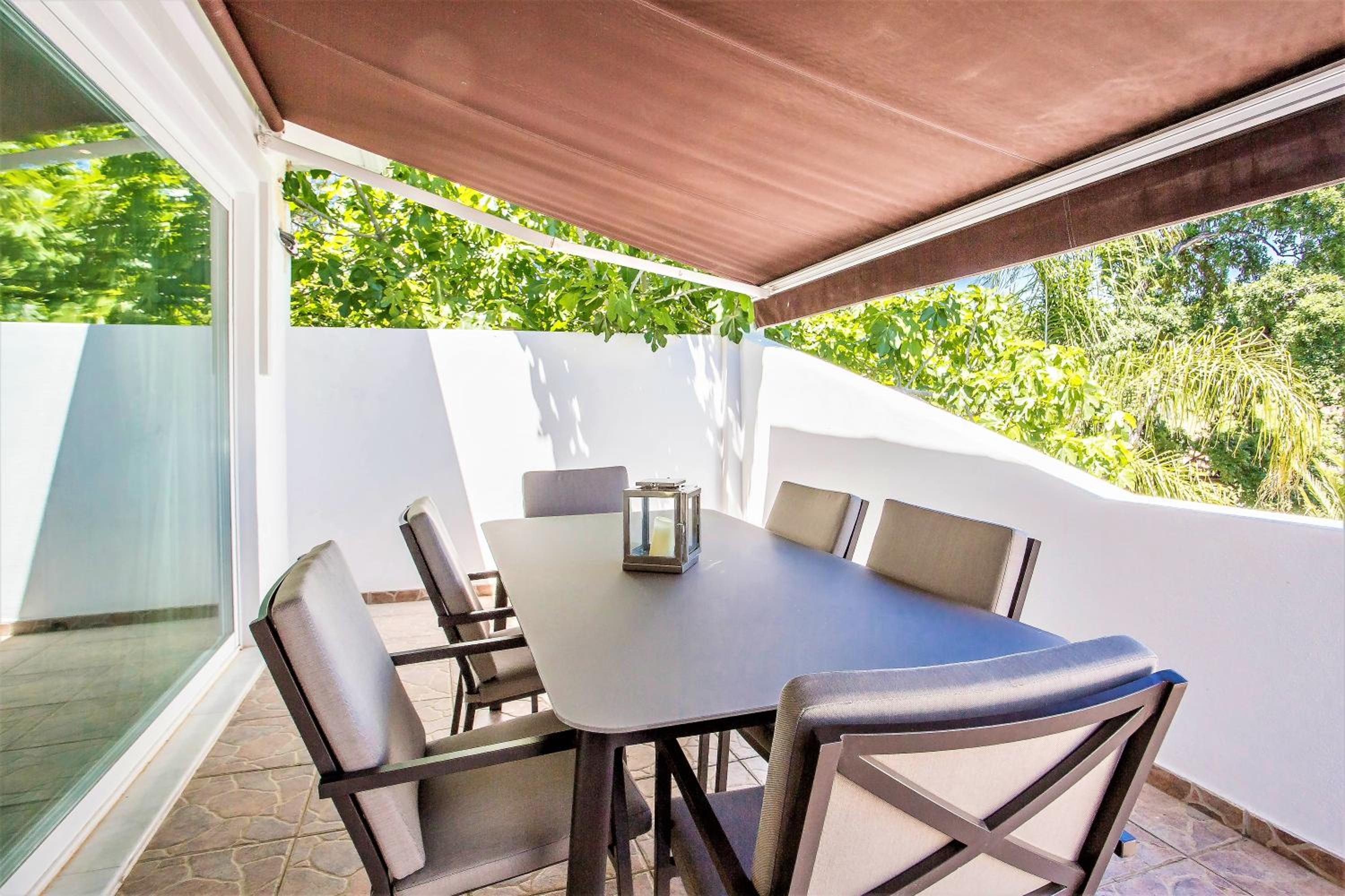 Marbella Vacations - Luxury Villa with swimming pool and Jacuzzi - Property Image 4