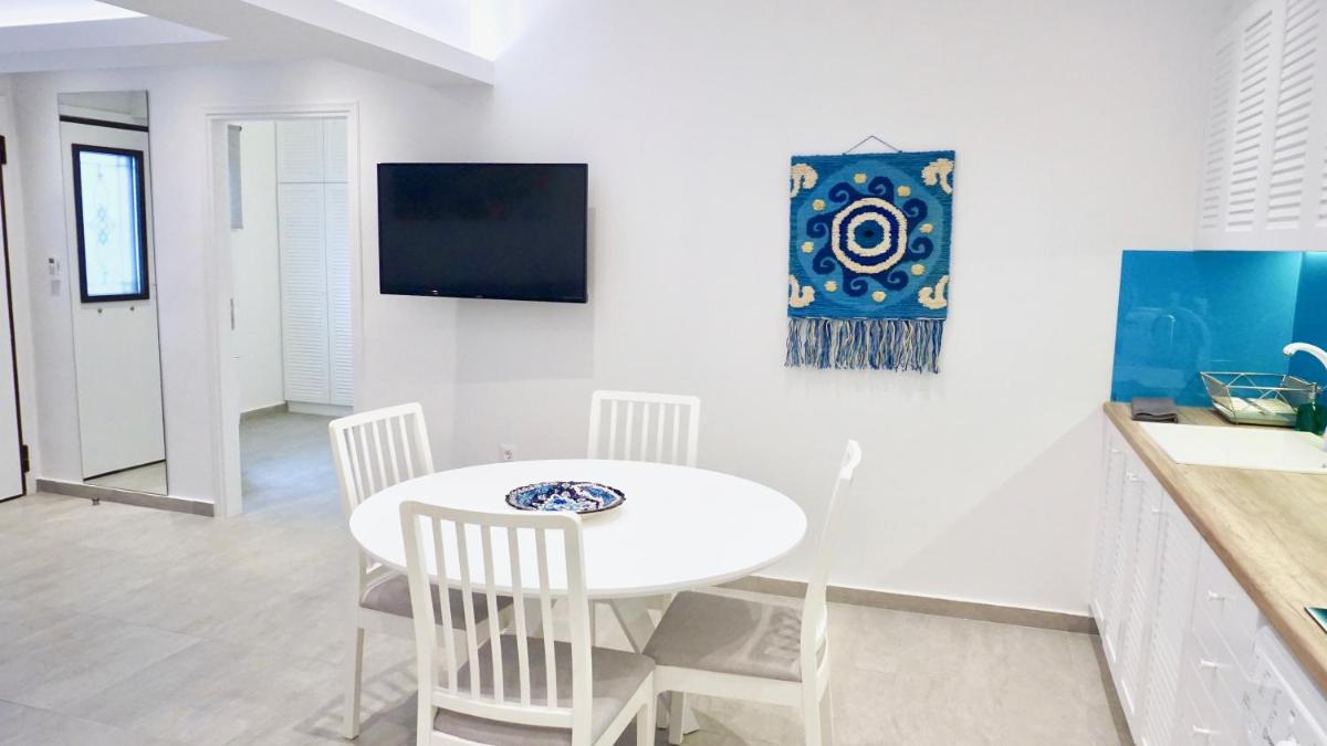 Cycladic Style Apt in Athens