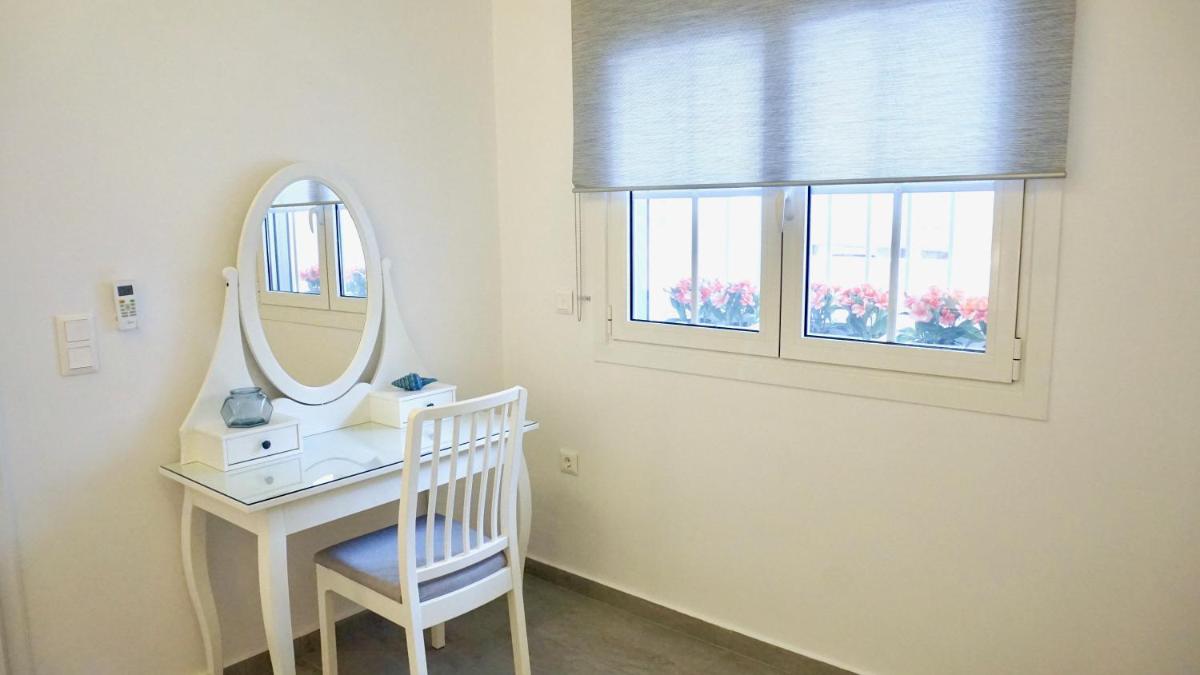 Cycladic Style Apt in Athens