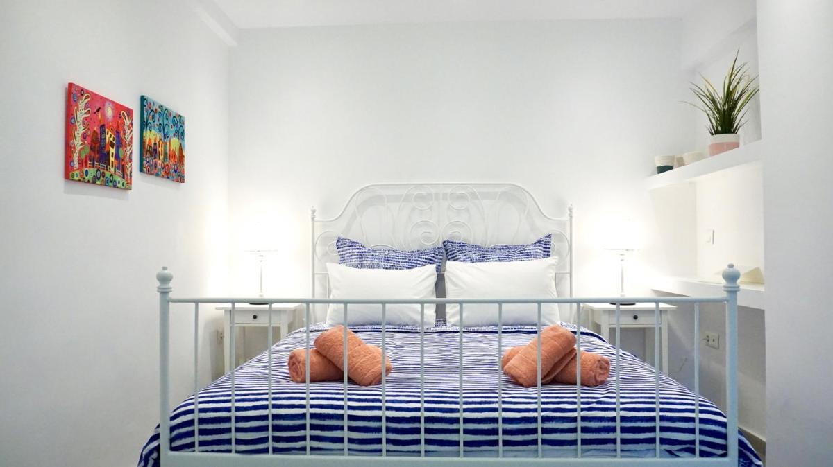 Cycladic Style Apt in Athens