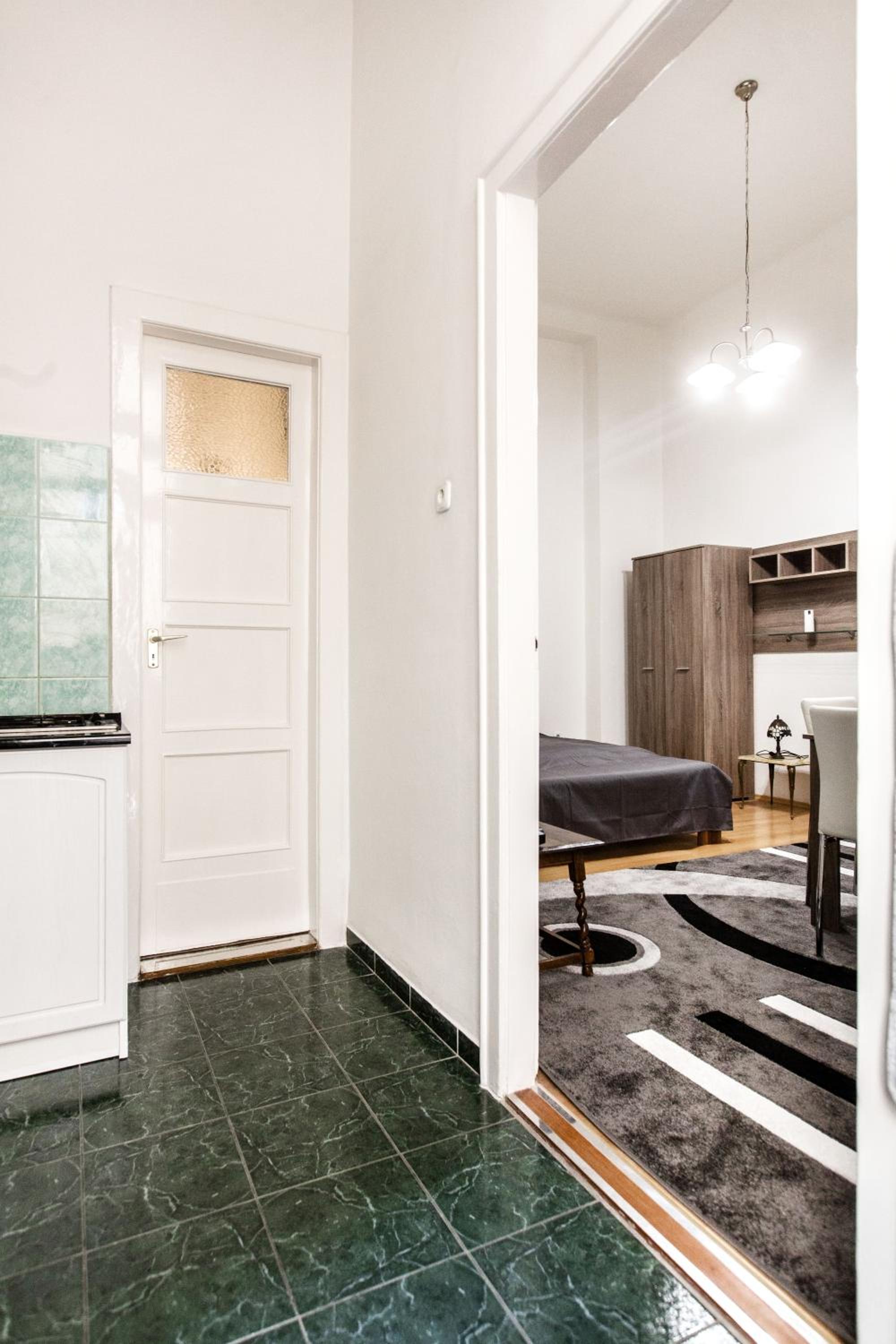 W2 Synagogue Apartment view 4