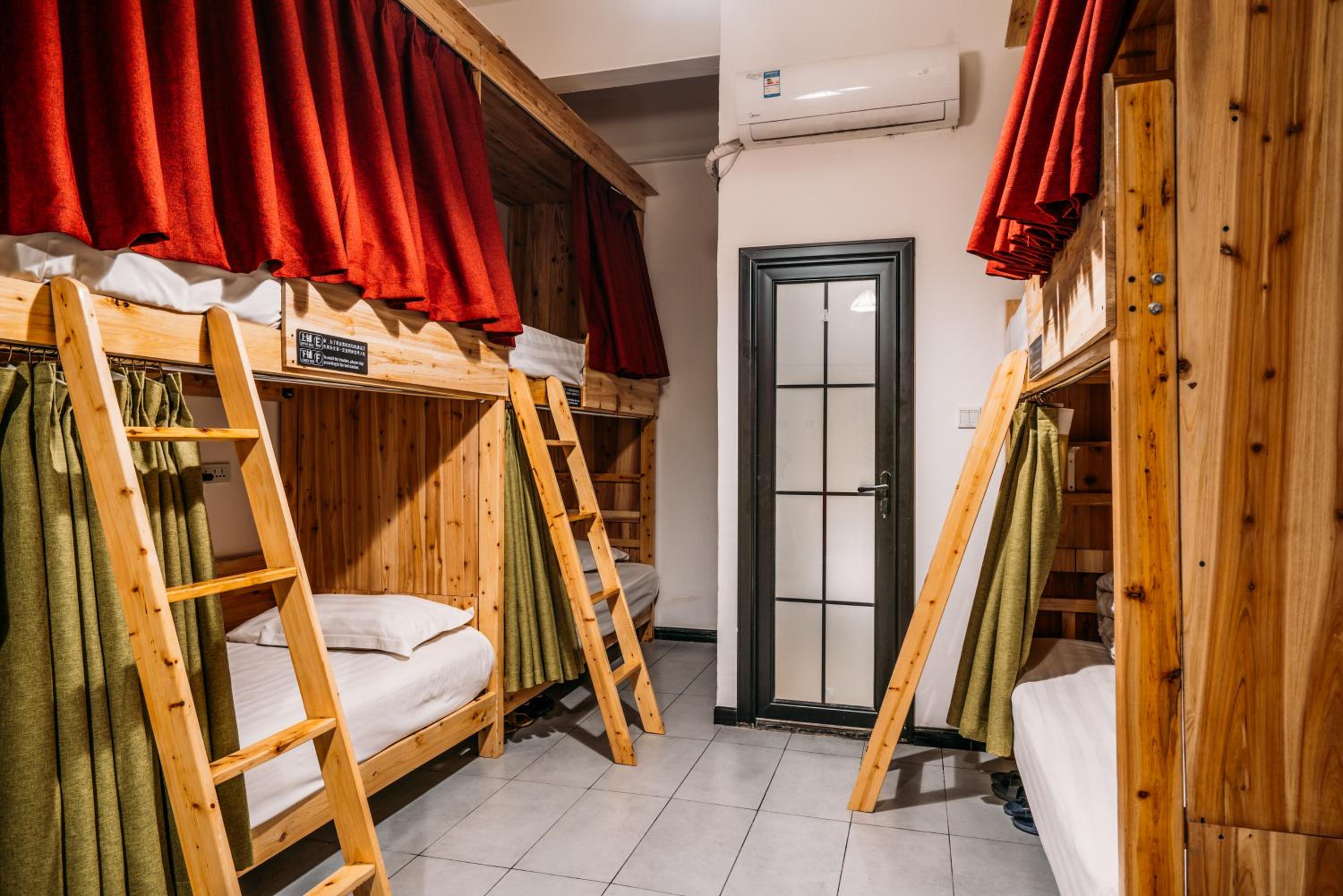 POSHPACKER - Chengdu Flipflop Hostel photo 62 of 206