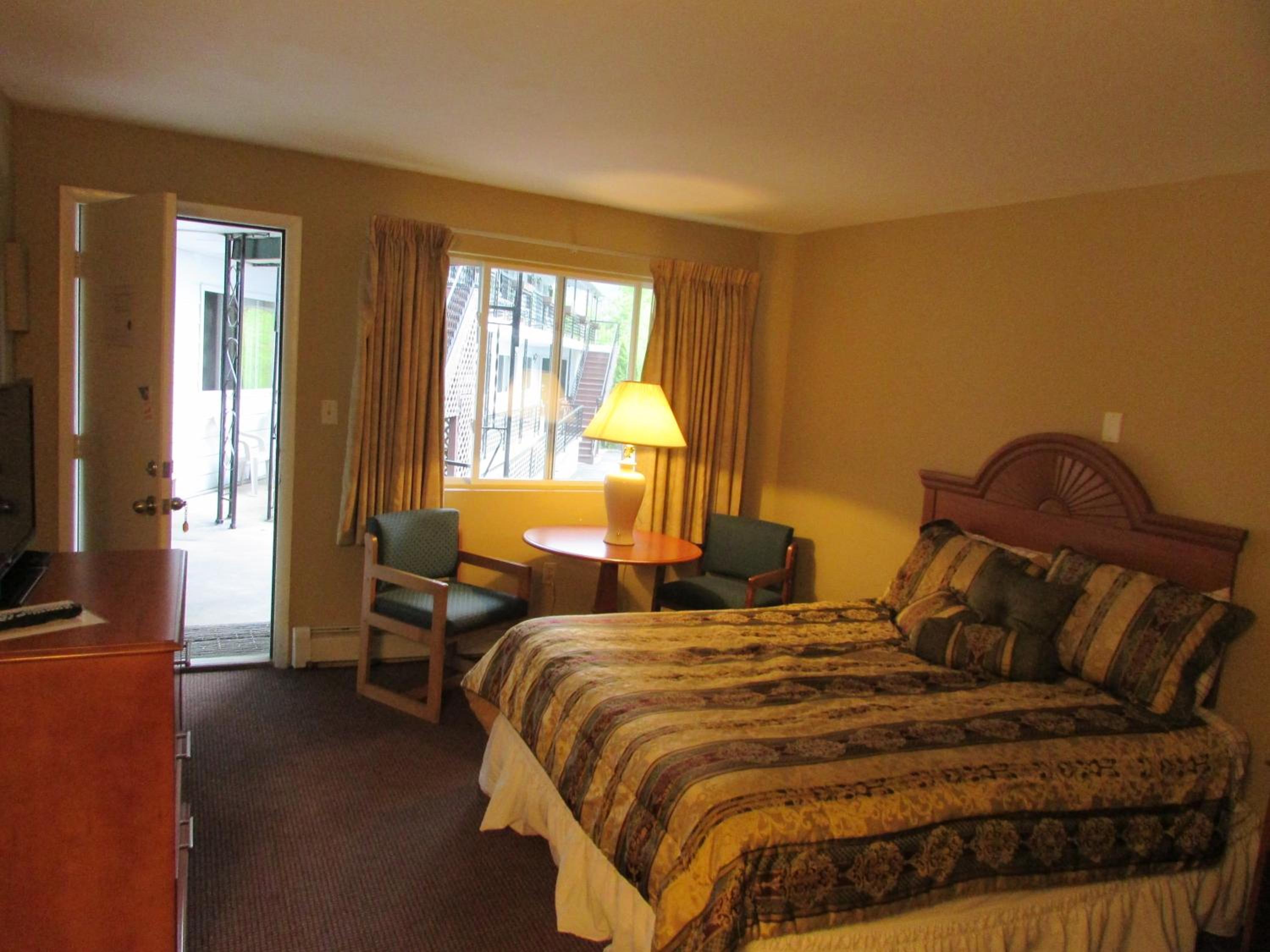 The Lake George Inn